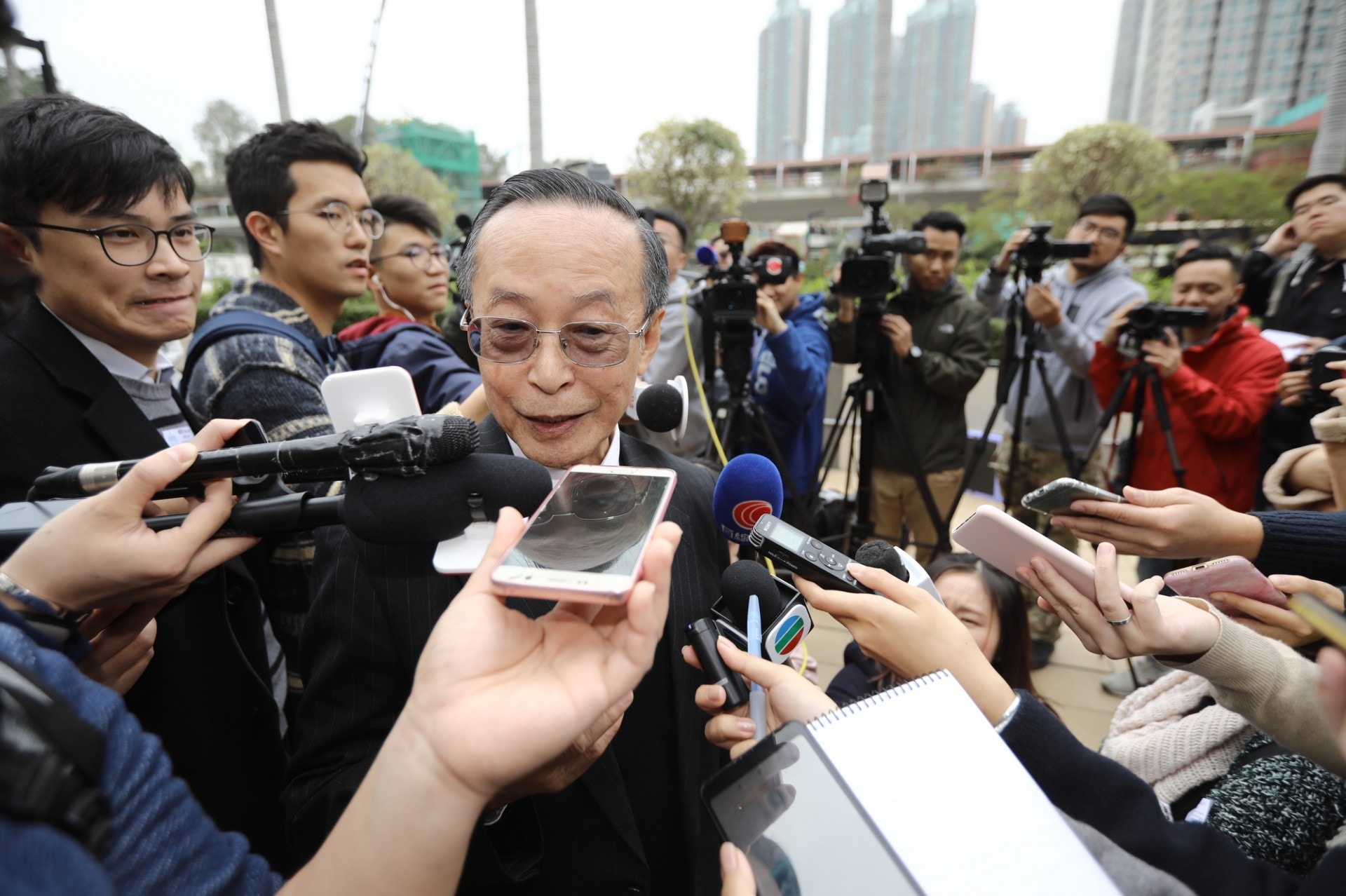 潘樂陶提堂時在庭外稱對記者說對脫罪有百分百信心。（盧翊銘攝）