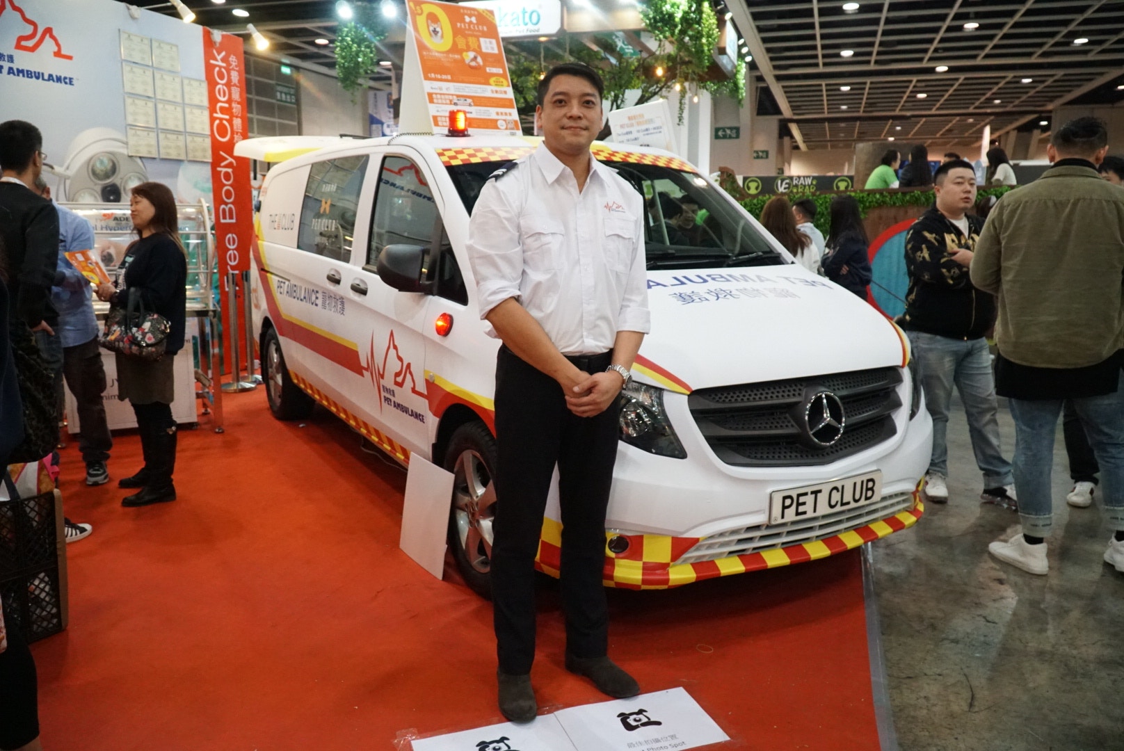 Brian很高興能成為全港首批寵物救護車裡的寵物救護員。(胡巧欣攝) Brian很高興能成為全港首批寵物救護車裡的寵物救護員。(胡巧欣攝)