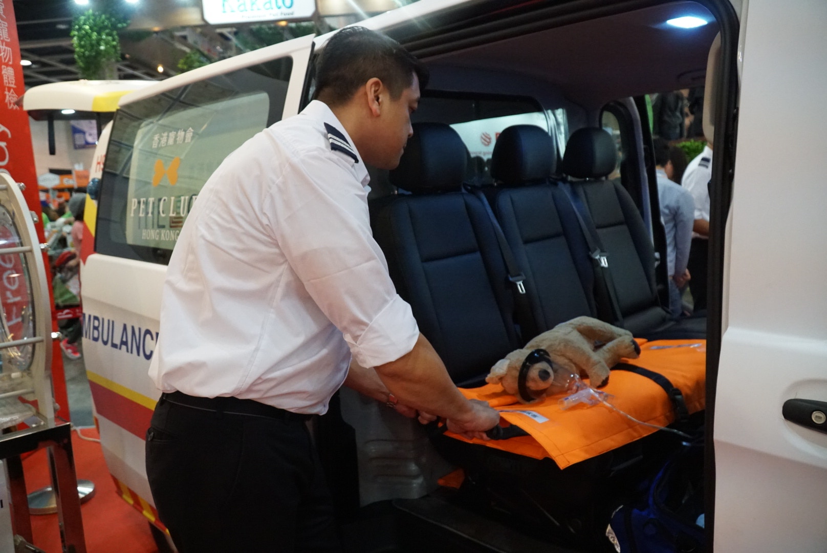 只要購買了會籍,透過App就可Call寵物救護車。 只要購買了會籍,透過App就可Call寵物救護車。