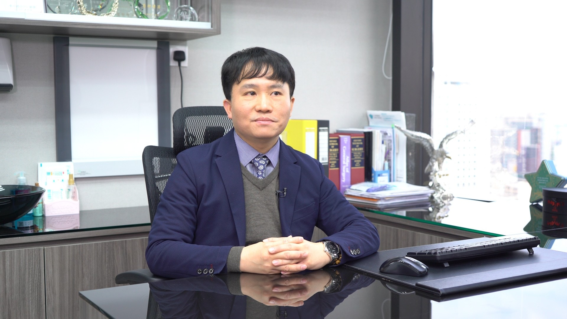 呼吸系統專科醫生吳健聰提醒家長要小心流感。（親子王國提供）