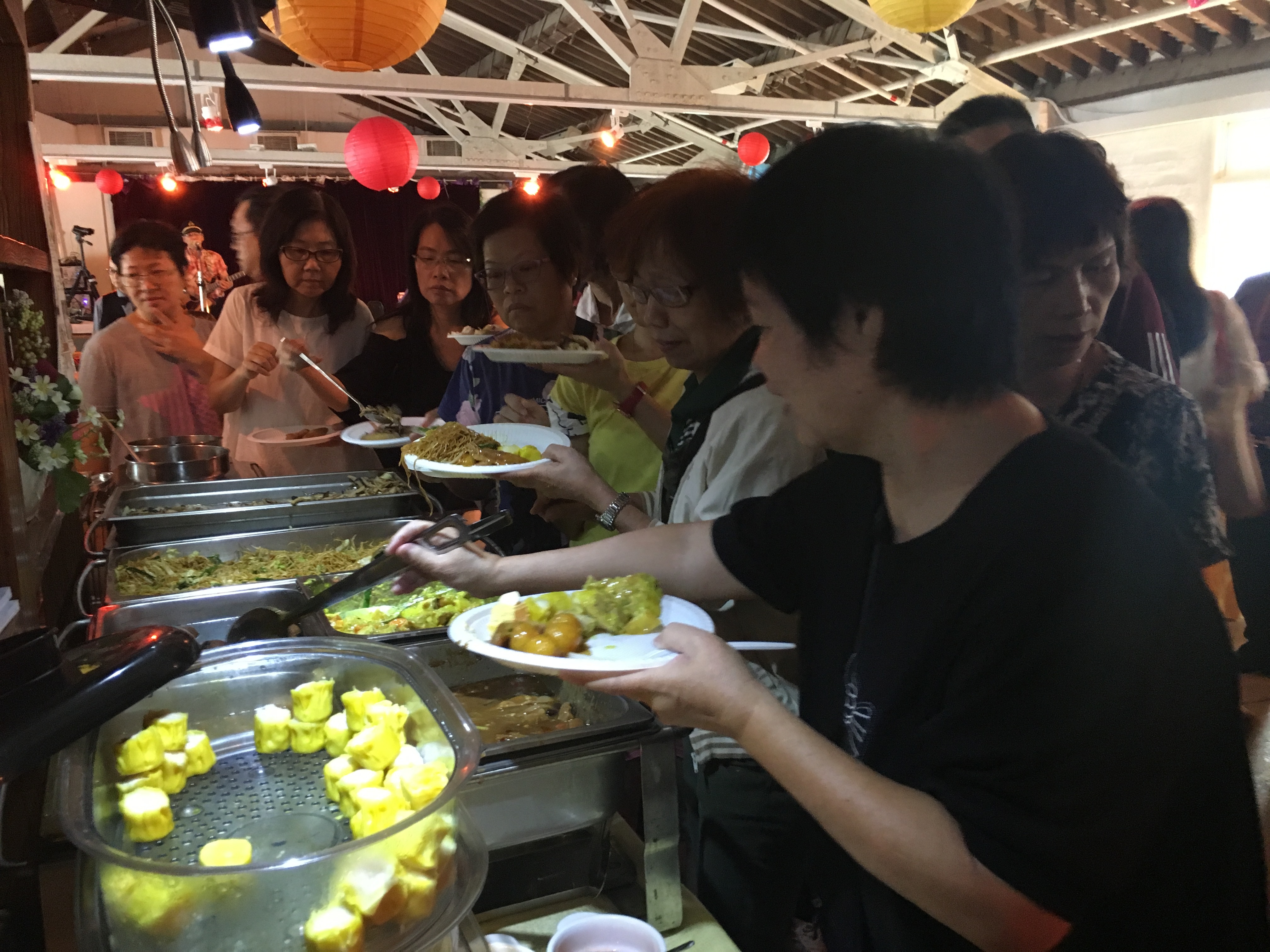 今日下午自助餐時段，有不少食客光顧。（林樂儀攝）