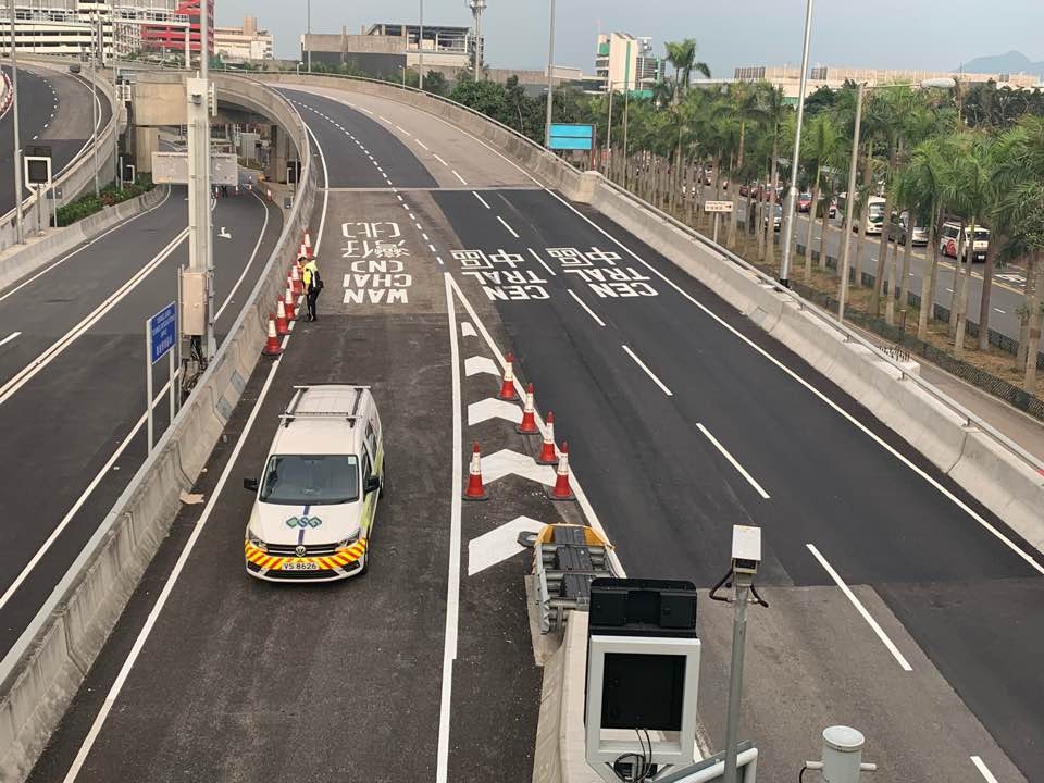 中環灣仔繞道 直擊 十分鐘三架車驚險切線專家批欠指示 香港01 社會新聞