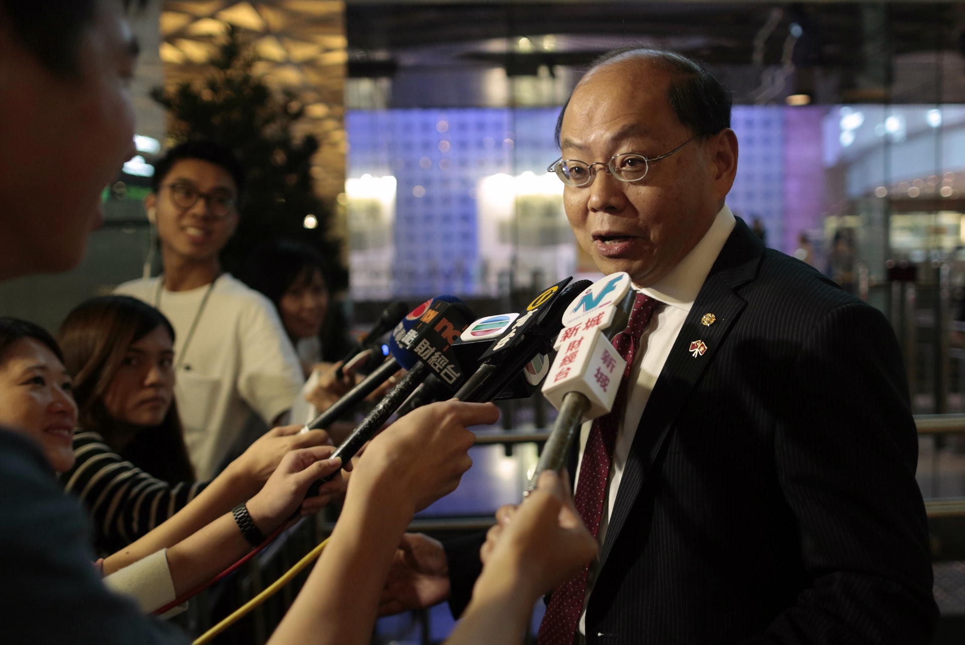 曾偉雄形容,他加盟的震雄集團屬工業性質,與警務工作拉不上關係。(江智騫攝) 曾偉雄形容,他加盟的震雄集團屬工業性質,與警務工作拉不上關係。(江智騫攝)