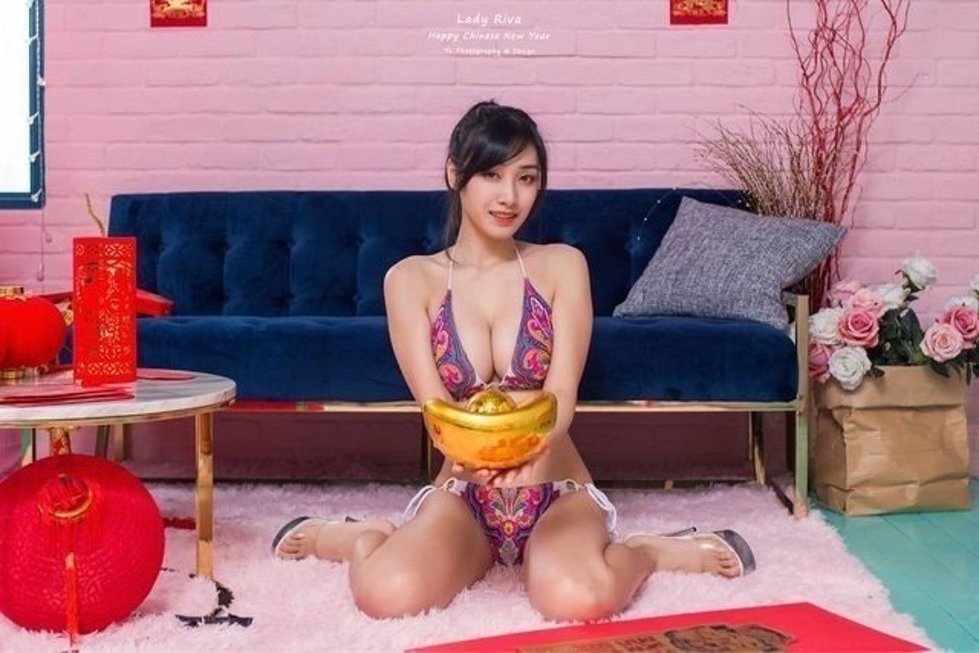 台灣會計妹段璟樂貼爆乳照迎農曆新年 靠一張相封台灣性感女神