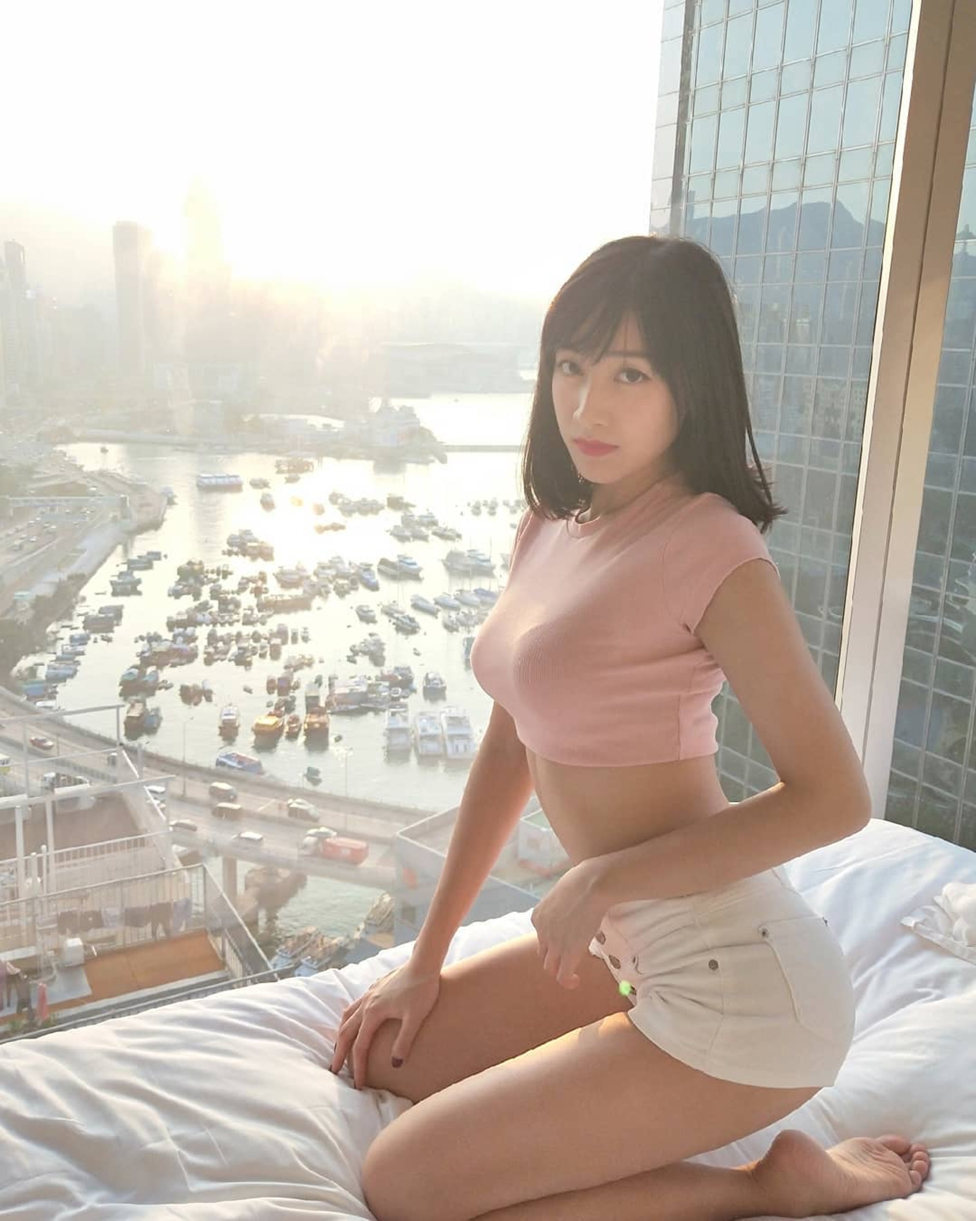 台灣會計妹段璟樂貼爆乳照迎農曆新年 靠一張相封台灣性感女神