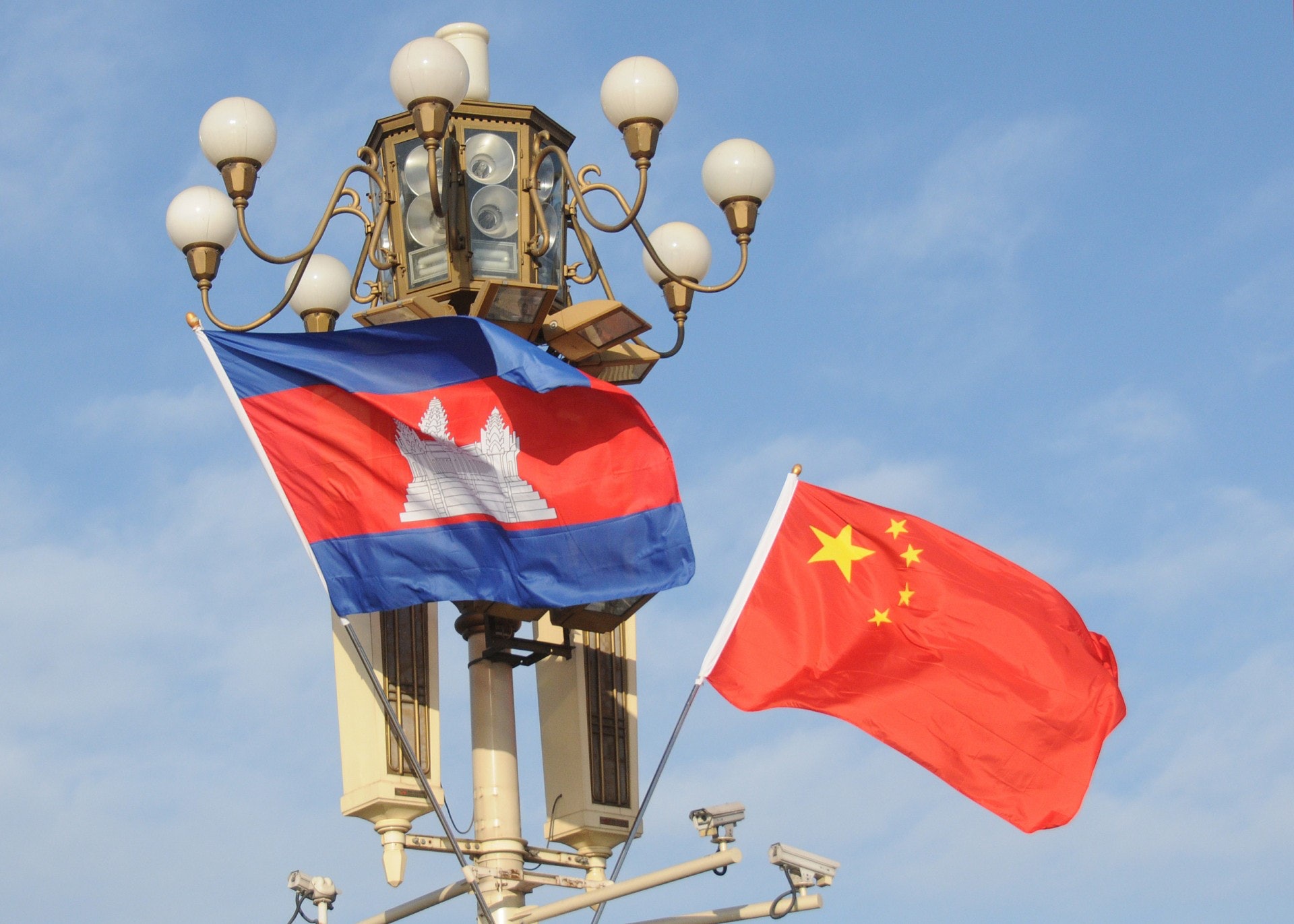 中柬聯合公報稱,柬埔寨僅承認中華人民共和國政府是代表全中國的唯一合法政府。(視覺中國) 中柬聯合公報稱,柬埔寨僅承認中華人民共和國政府是代表全中國的唯一合法政府。(視覺中國)