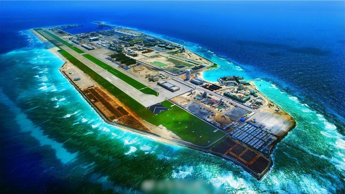 南海造島】軍報曝光永暑礁最新俯瞰圖機場、港口已初步完工|香港01 ...