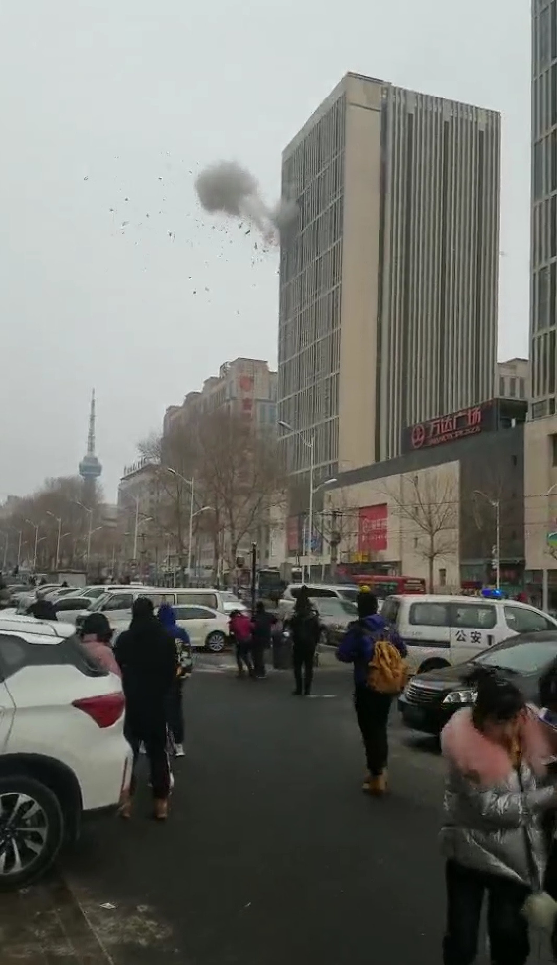 長春萬達廣場1月25日發生爆炸案,致1人死亡、1人受傷。警方通報稱疑犯當場身亡。(網上圖片) 長春萬達廣場1月25日發生爆炸案,致1人死亡、1人受傷。警方通報稱疑犯當場身亡。(網上圖片)