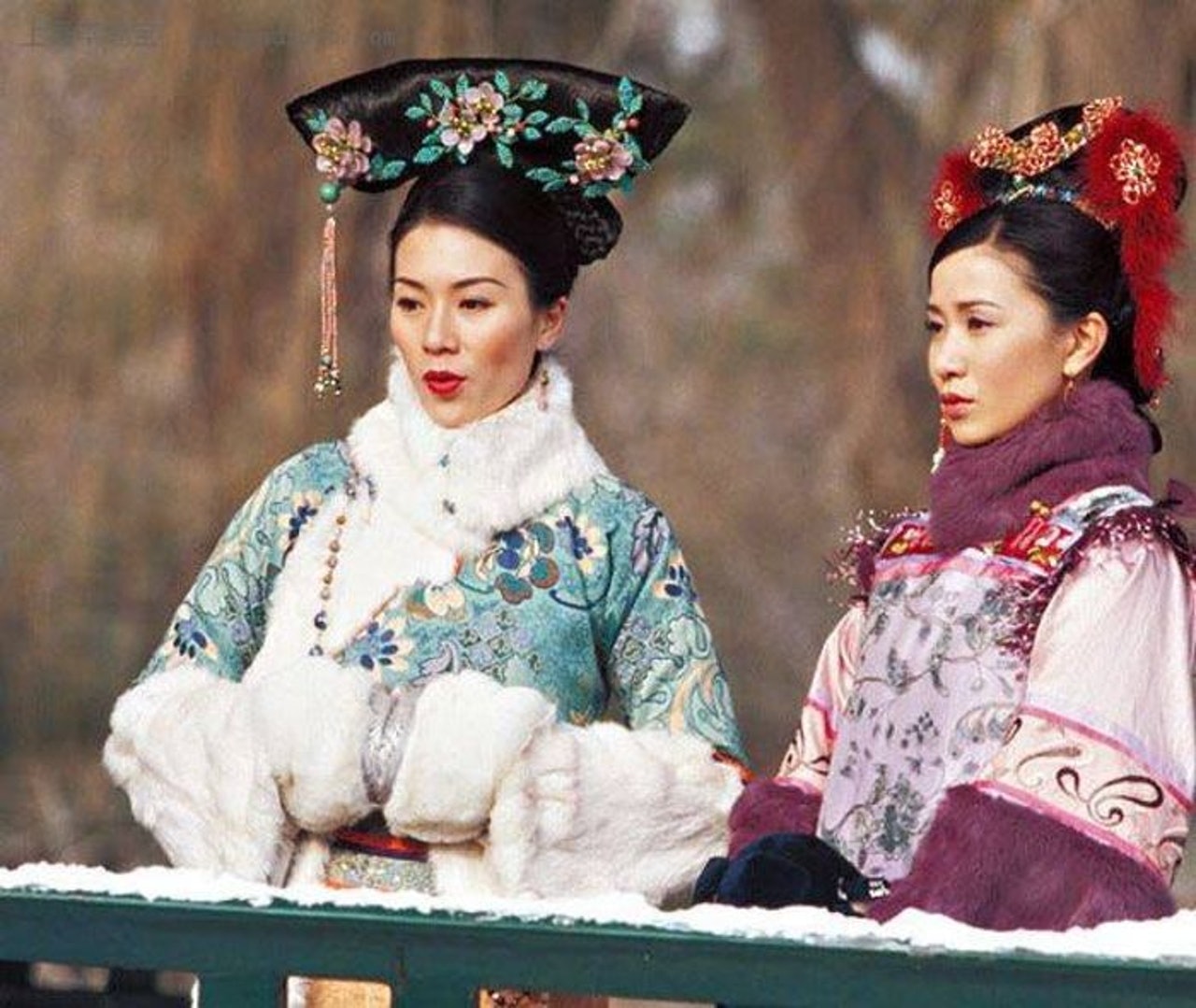 由張可頤、佘詩曼、黎姿、鄧萃雯、林保怡及陳豪領銜主演,第二輯則是由蔡少芬、鄧萃雯、伍詠薇、陳豪、關禮傑及黃德斌領銜主演。(《金枝欲孽》劇照) 由張可頤、佘詩曼、黎姿、鄧萃雯、林保怡及陳豪領銜主演,第二輯則是由蔡少芬、鄧萃雯、伍詠薇、陳豪、關禮傑及黃德斌領銜主演。(《金枝欲孽》劇照)