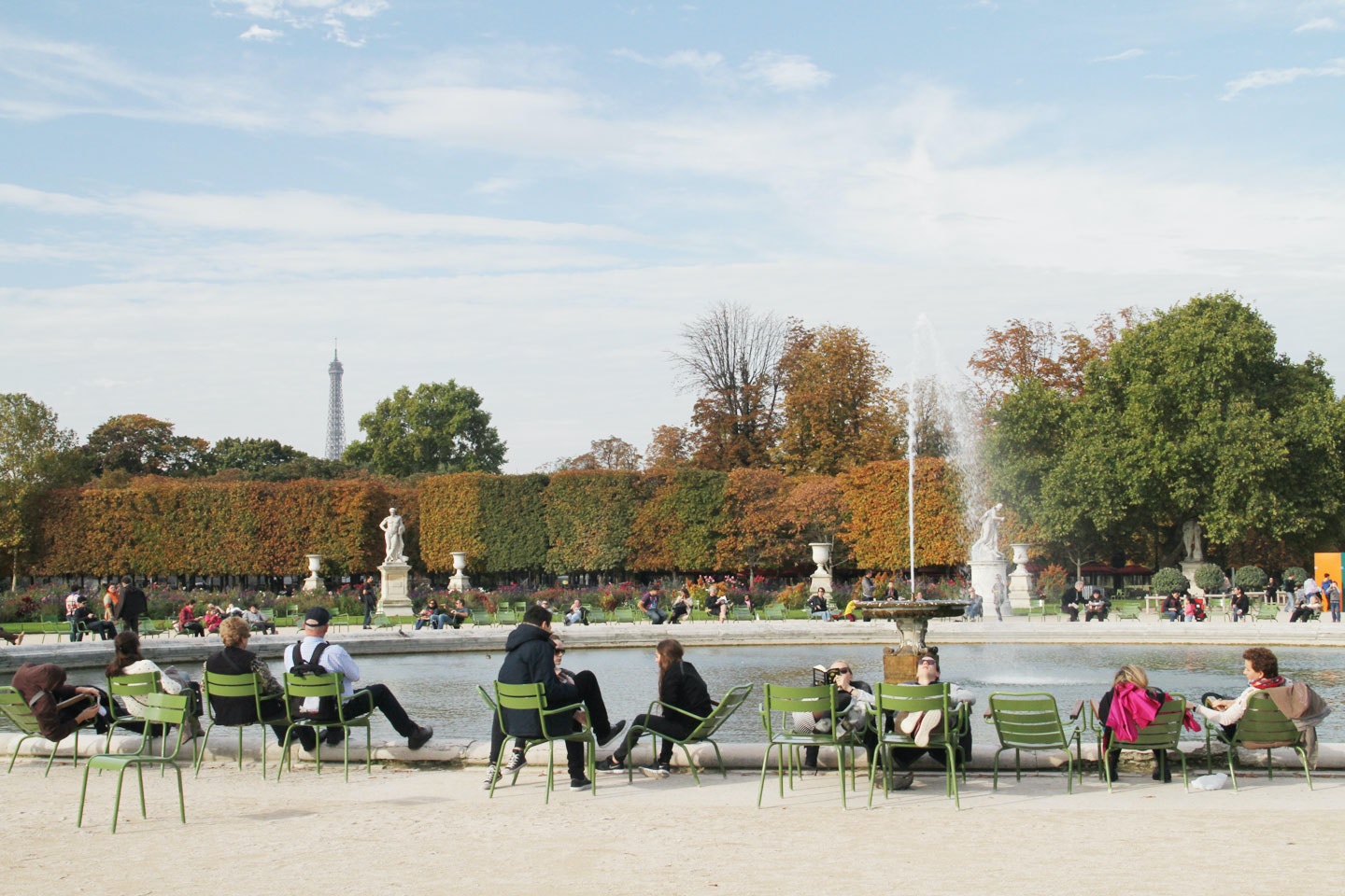 Парк Тюильри осень Париж