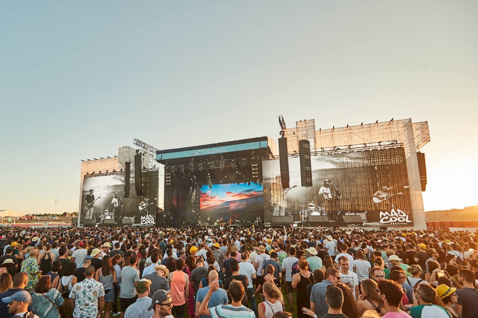 馬德里是西班牙首都也是最大的城市，瘋酷音樂節從2016年開始舉辦，每年都會邀請大咖歌手、樂團前來，舉辦為期三天的音樂節。（Mad Cool Festival @ Facebook）