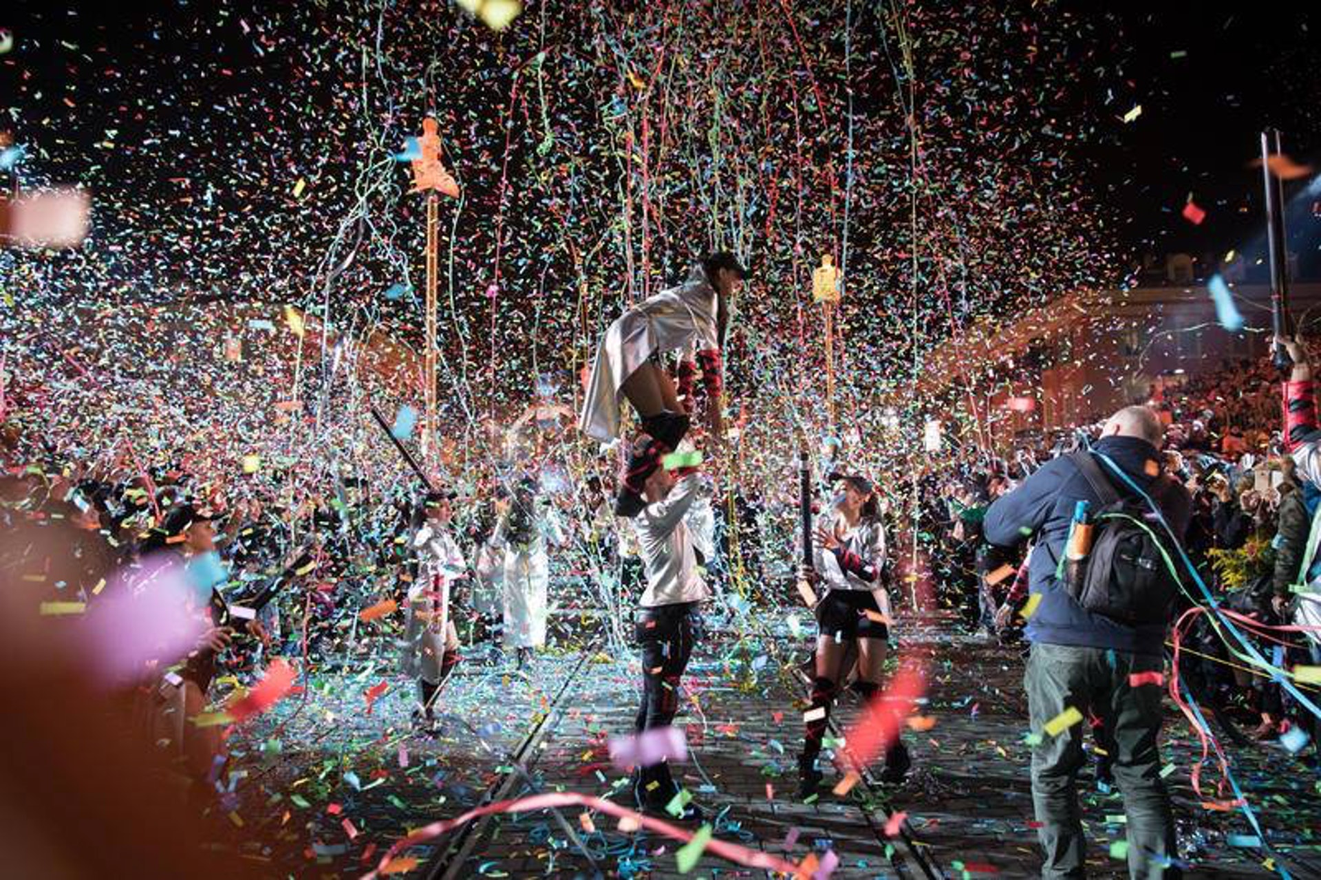 尼斯嘉年華有着悠長的歷史,從13世紀開始,已經舉辦了超過700年了;與巴西里約嘉年華、意大利威尼斯嘉年華並稱為世界三大嘉年華,這麼一說就知道這個慶典有多厲害了吧!(Carnaval de Nice Officiel @ Facebook) 尼斯嘉年華有着悠長的歷史,從13世紀開始,已經舉辦了超過700年了;與巴西里約嘉年華、意大利威尼斯嘉年華並稱為世界三大嘉年華,這麼一說就知道這個慶典有多厲害了吧!(Carnaval de Nice Officiel @ Facebook)