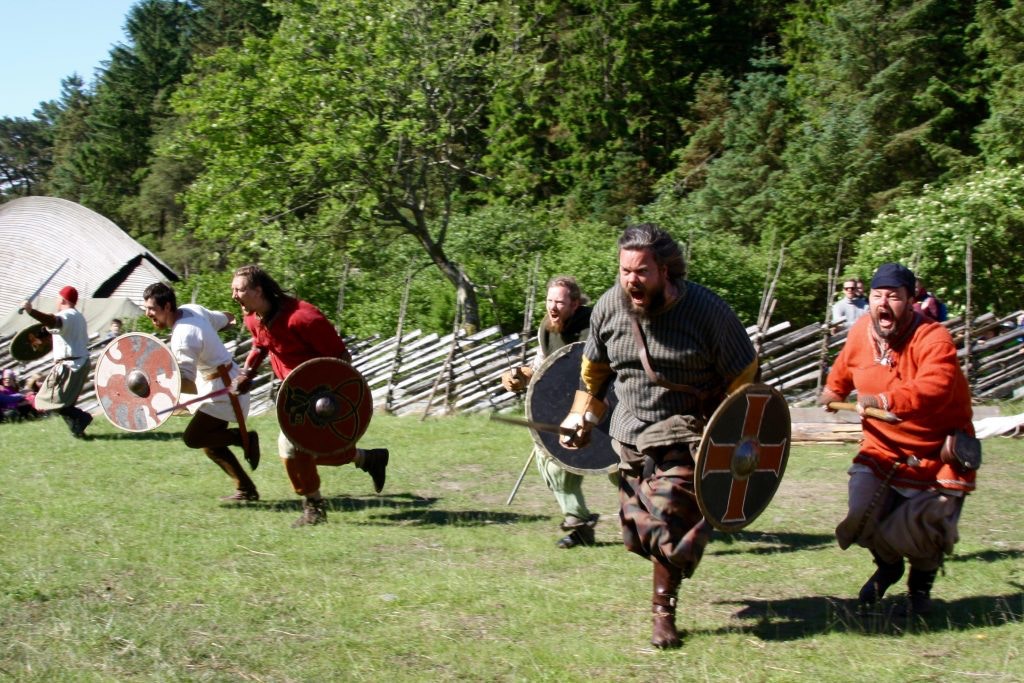 每年的六月第二週，阿瓦爾斯內斯（Avaldsnes）都會舉辦維京節，這是挪威最大的維京文化相關慶典，為期四天。（維京節 Viking Festival 官網）