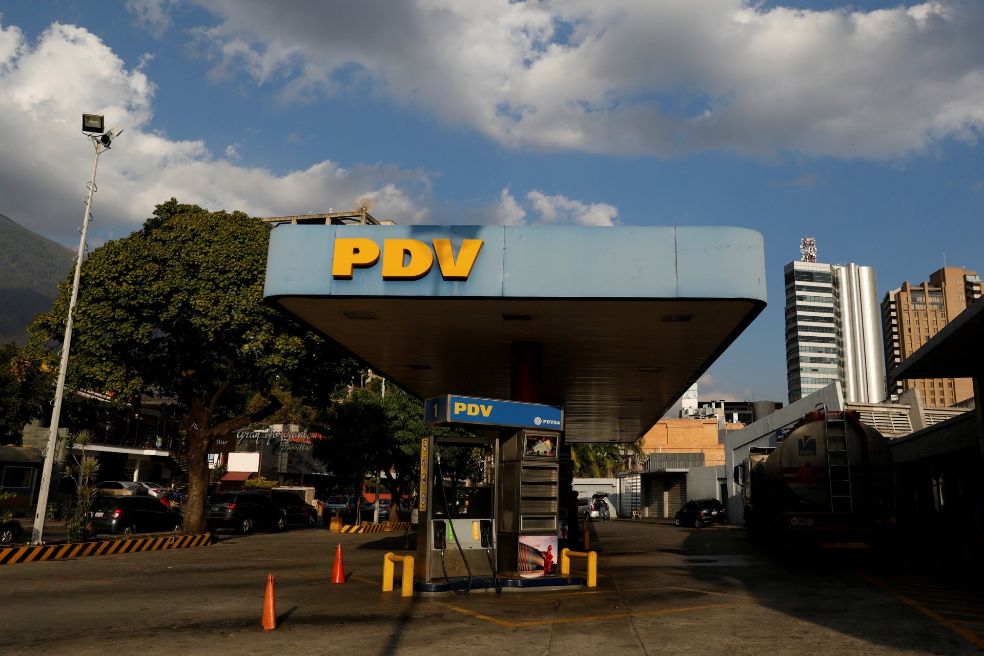 美國宣布制裁委內瑞拉國營石油公司（PDVSA），凍結其70億美元的資產，將使委內瑞拉在出口方面損失110億美元。（路透社）