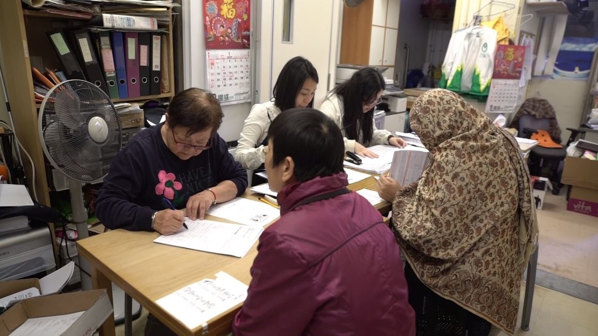 政府今宣布增設逾200個投遞箱，方便市民交表。(資料圖片)