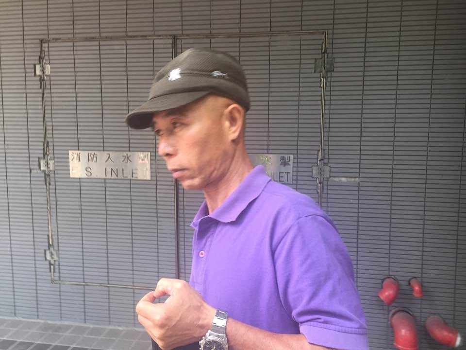 申索人區達民向城巴追討約6萬元。（梁芷君攝）