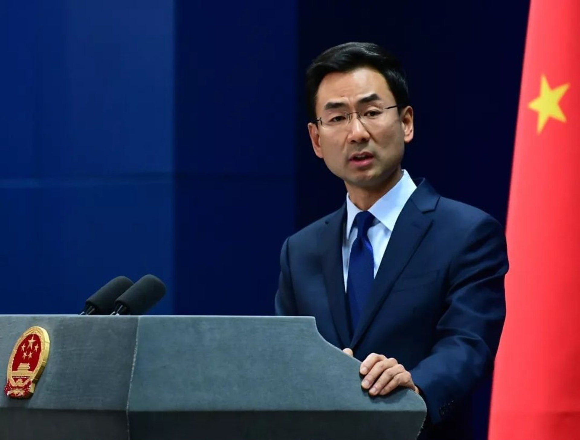 中國外交部發言人耿爽召開例行記者會回應美國引渡孟晚舟。(資料圖片)