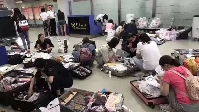 【水貨客】如做間諜 奇招鬥海關 行內人揭香港代購神秘面紗 【水貨客】如做間諜 奇招鬥海關 行內人揭香港代購神秘面紗