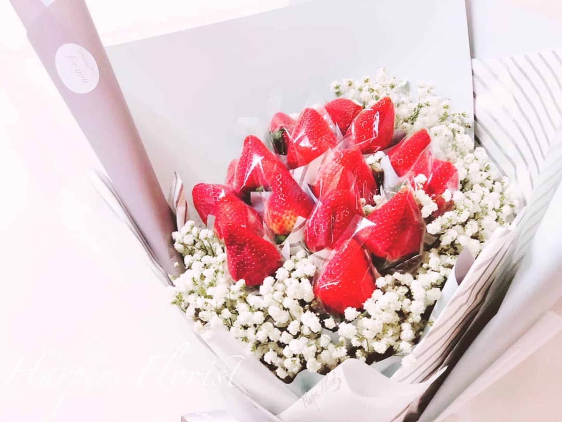 士多啤梨滿天星花束$1088(Instagram:strawberrybouquethk) 士多啤梨滿天星花束$1088(Instagram:strawberrybouquethk)