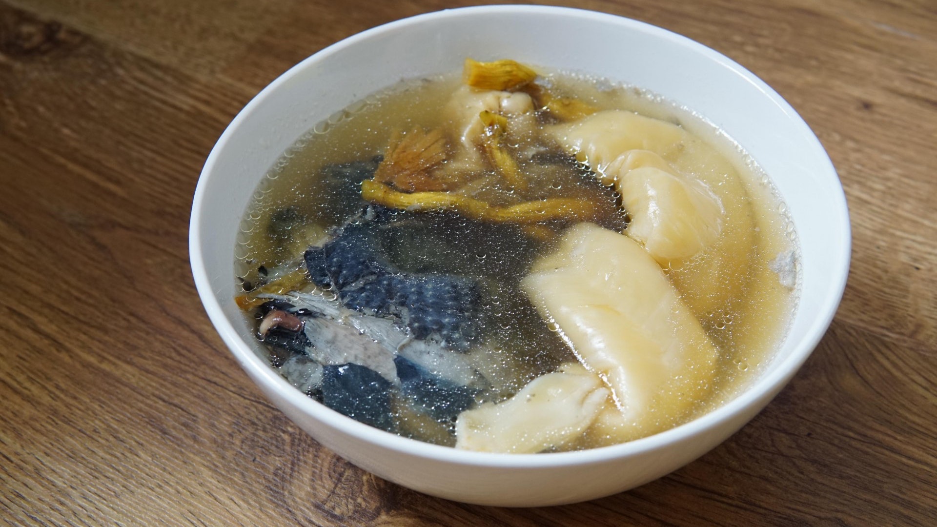 【美顏湯水食譜】花膠燉竹絲雞湯滋陰養顏 浸發花膠一啲都唔難! 【美顏湯水食譜】花膠燉竹絲雞湯滋陰養顏 浸發花膠一啲都唔難!