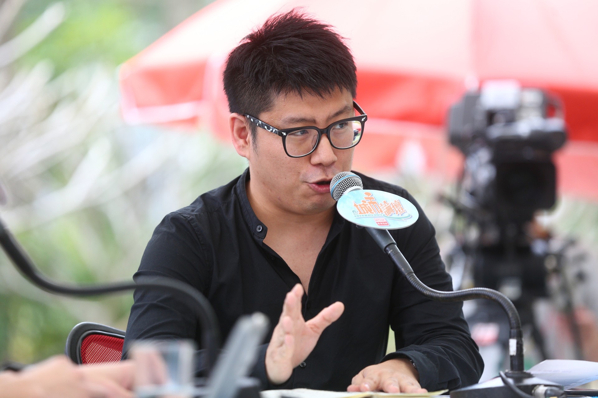 黃豪賢認為,署方應增加人手及資源為野豬避孕,長遠而言應做好教育及城市規劃,「人豬共融不是一個夢」。(歐嘉樂攝) 黃豪賢認為,署方應增加人手及資源為野豬避孕,長遠而言應做好教育及城市規劃,「人豬共融不是一個夢」。(歐嘉樂攝)