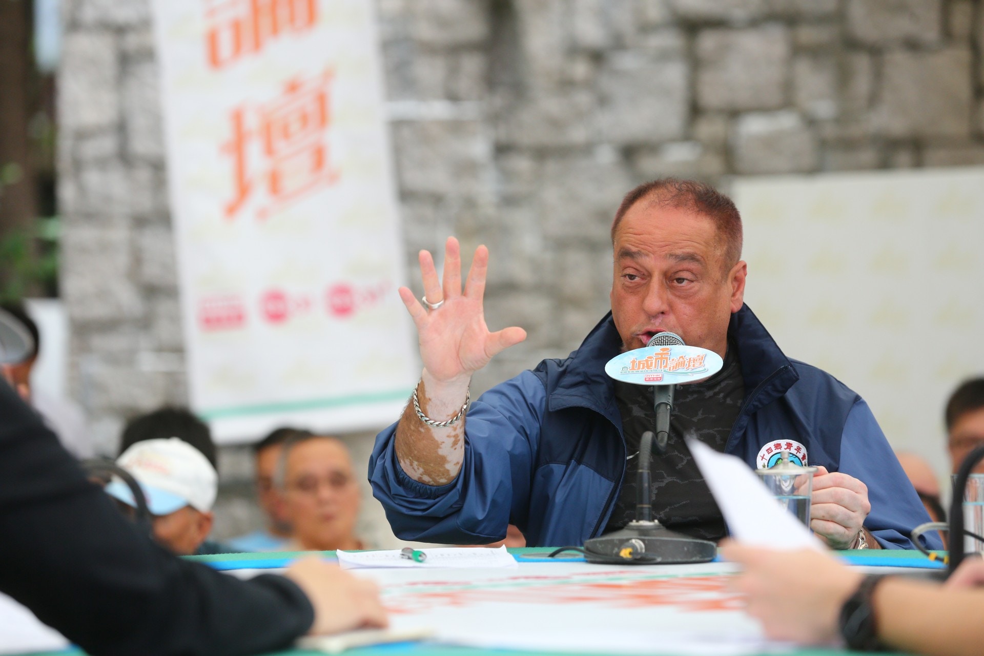 李馬田表示,「(人類)餵餵下又唔餵,(野豬)咪搶人哋啲嘢食」。(歐嘉樂攝) 李馬田表示,「(人類)餵餵下又唔餵,(野豬)咪搶人哋啲嘢食」。(歐嘉樂攝)