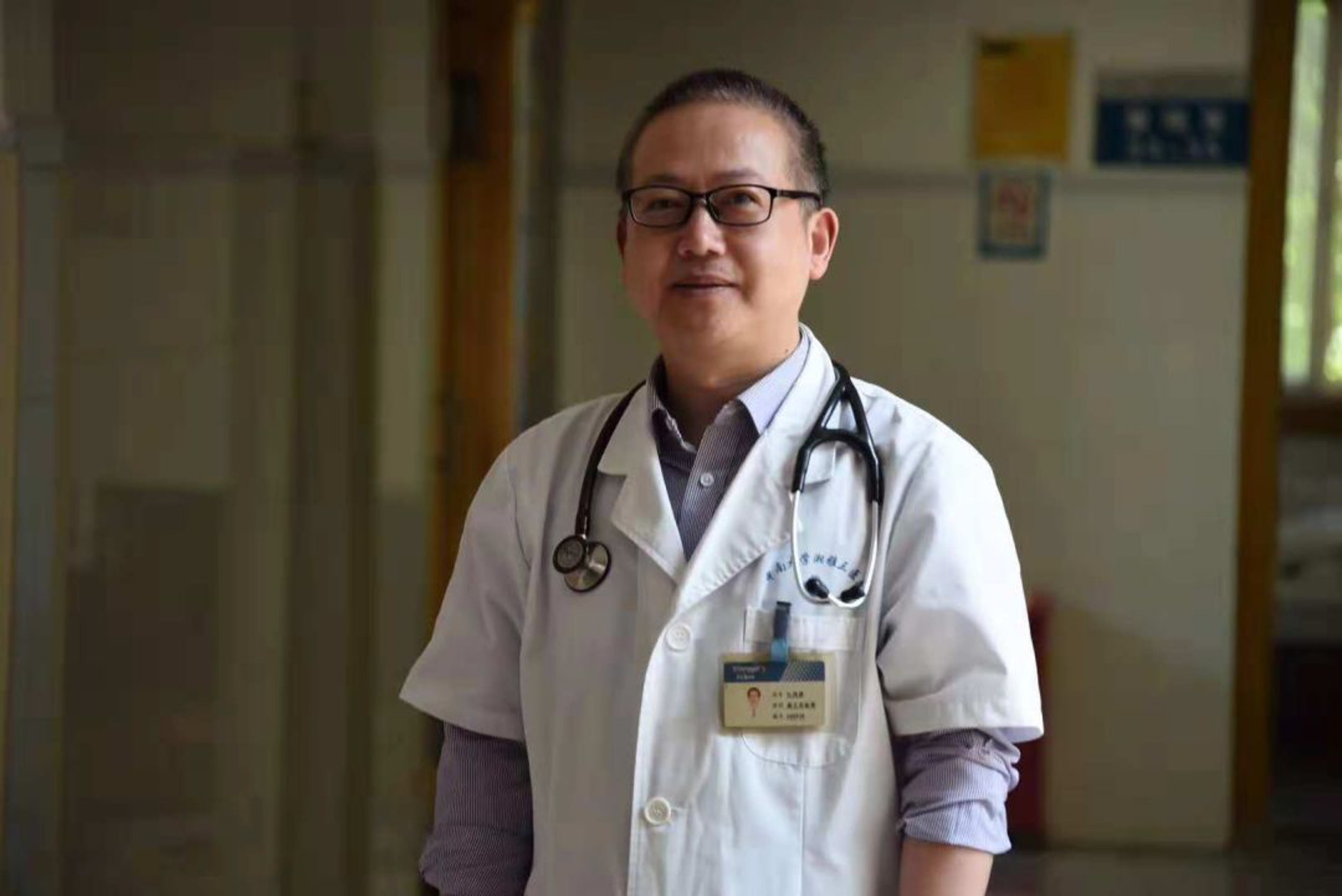湘雅三醫院老年科醫生江鳳林被病人家屬打傷。(網上圖片) 湘雅三醫院老年科醫生江鳳林被病人家屬打傷。(網上圖片)