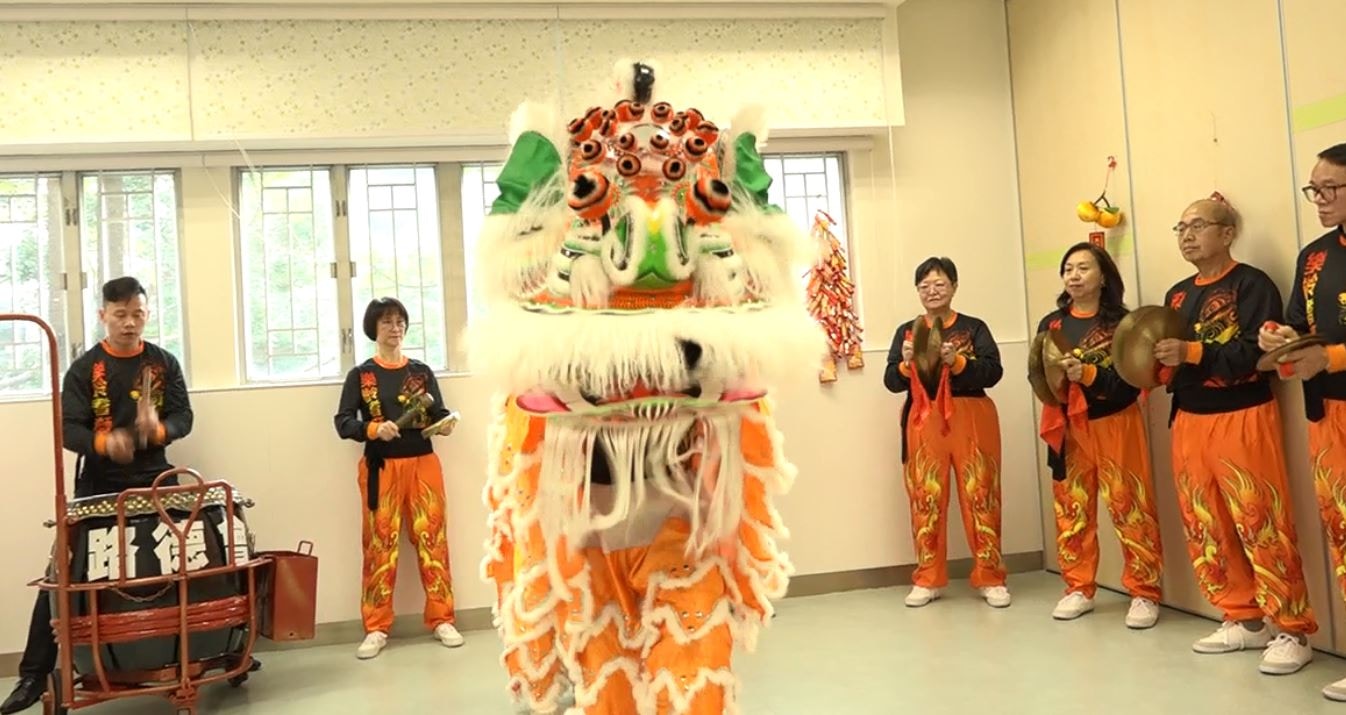 路德會富欣花園長者中心於2015年10月成立長者舞獅隊「樂齡耆獅」。（王