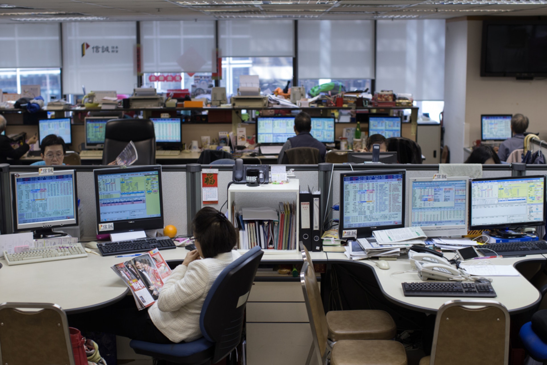 過去一年港股交投淡靜,券商佣金收入下跌,自營交易更錄得23.88億元虧損。(黃永俊攝) 過去一年港股交投淡靜,券商佣金收入下跌,自營交易更錄得23.88億元虧損。(黃永俊攝)