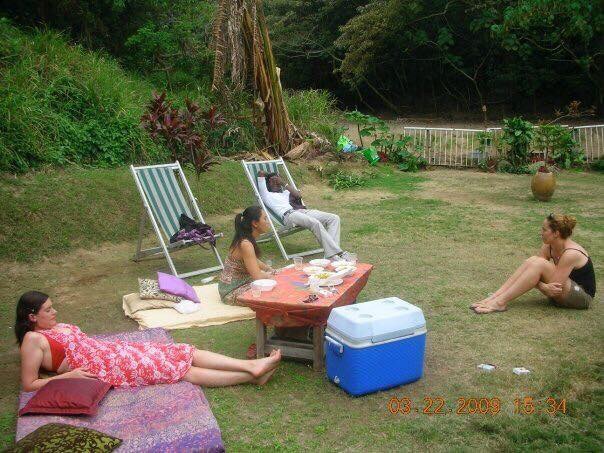 本來從事園境設計的Keren幫兩豬修建花園。(受訪者提供) 本來從事園境設計的Keren幫兩豬修建花園。(受訪者提供)