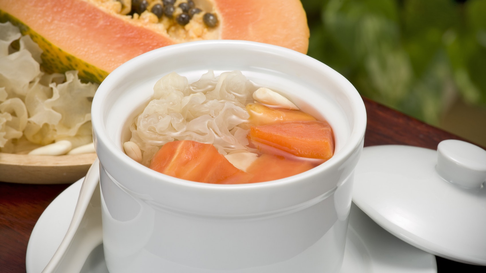 【秋分養生】入秋必飲!雪梨煲湯燉甜品 滋潤止咳趕走乾燥 【秋分養生】入秋必飲!雪梨煲湯燉甜品 滋潤止咳趕走乾燥