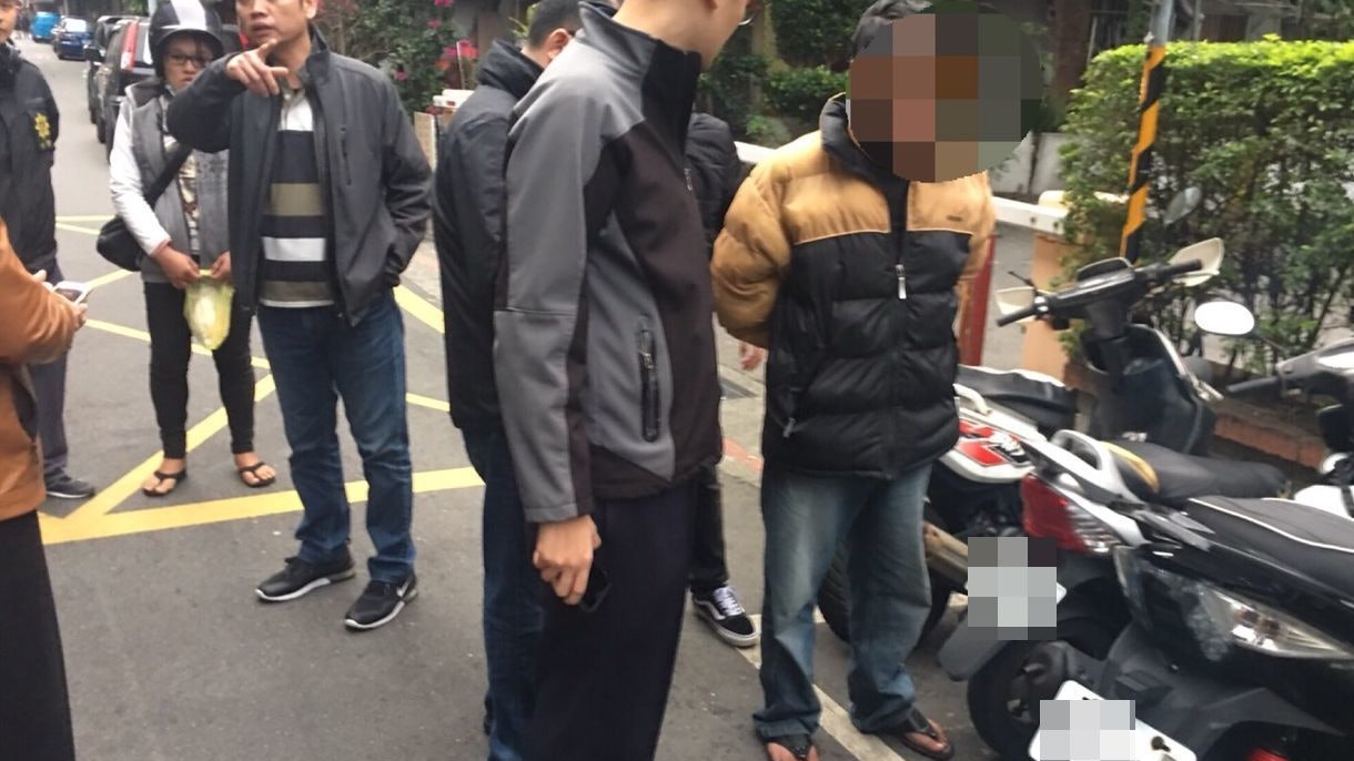台男偷電單車連環搶劫路人 原因竟是過年沒錢封利市 怕女友生氣 台男偷電單車連環搶劫路人 原因竟是過年沒錢封利市 怕女友生氣