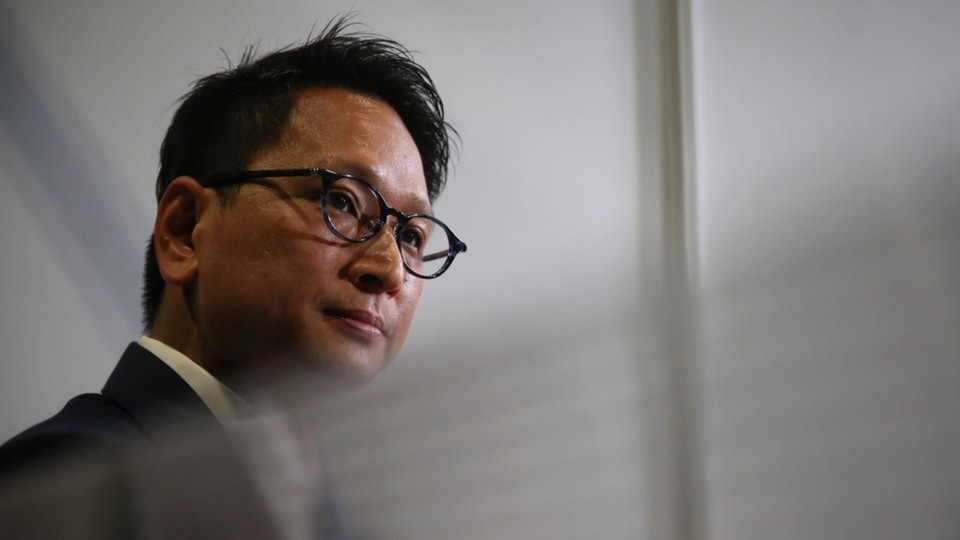 關愛基金委員鄧家彪在電台節目中表示，需要3億多元才能資助18萬戶，形容是「好大筆數」。（資料圖片）