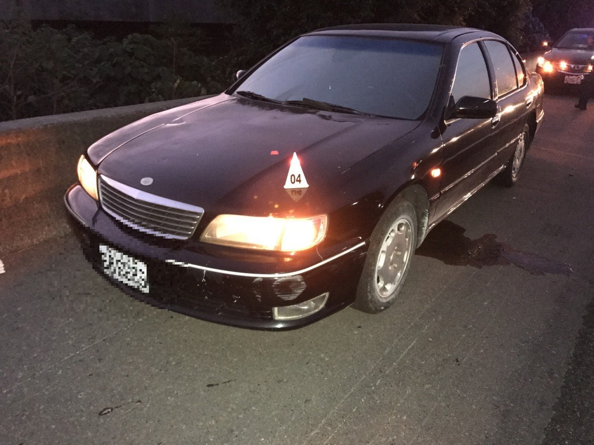 韓姓男子疑似撞擊後將車停放在路肩,下車時被撞死。(聯合新聞網提供) 韓姓男子疑似撞擊後將車停放在路肩,下車時被撞死。(聯合新聞網提供)