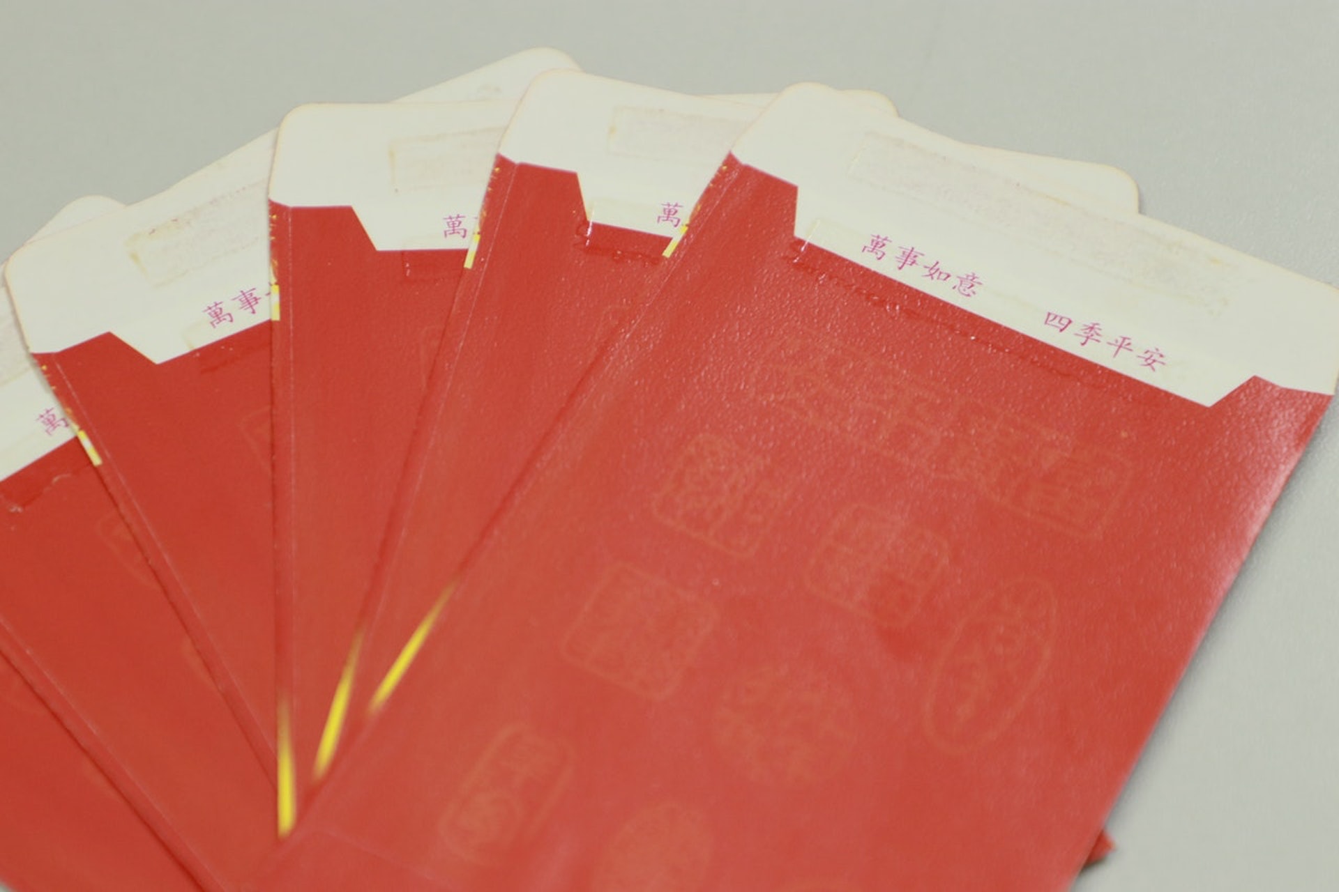 自動黏貼封口的利市封不能回收重用。(資料圖片) 自動黏貼封口的利市封不能回收重用。(資料圖片)