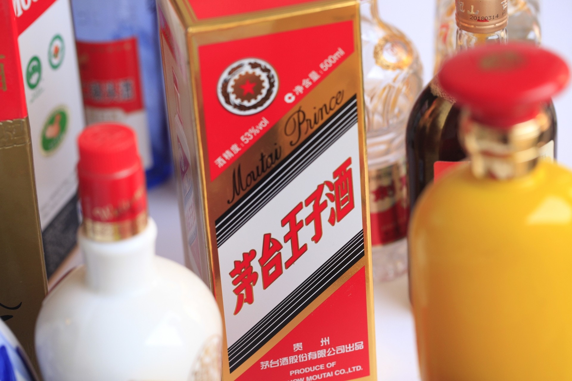 武漢爸爸為子訓練酒力，孩子卻酒精中毒。（VCG）