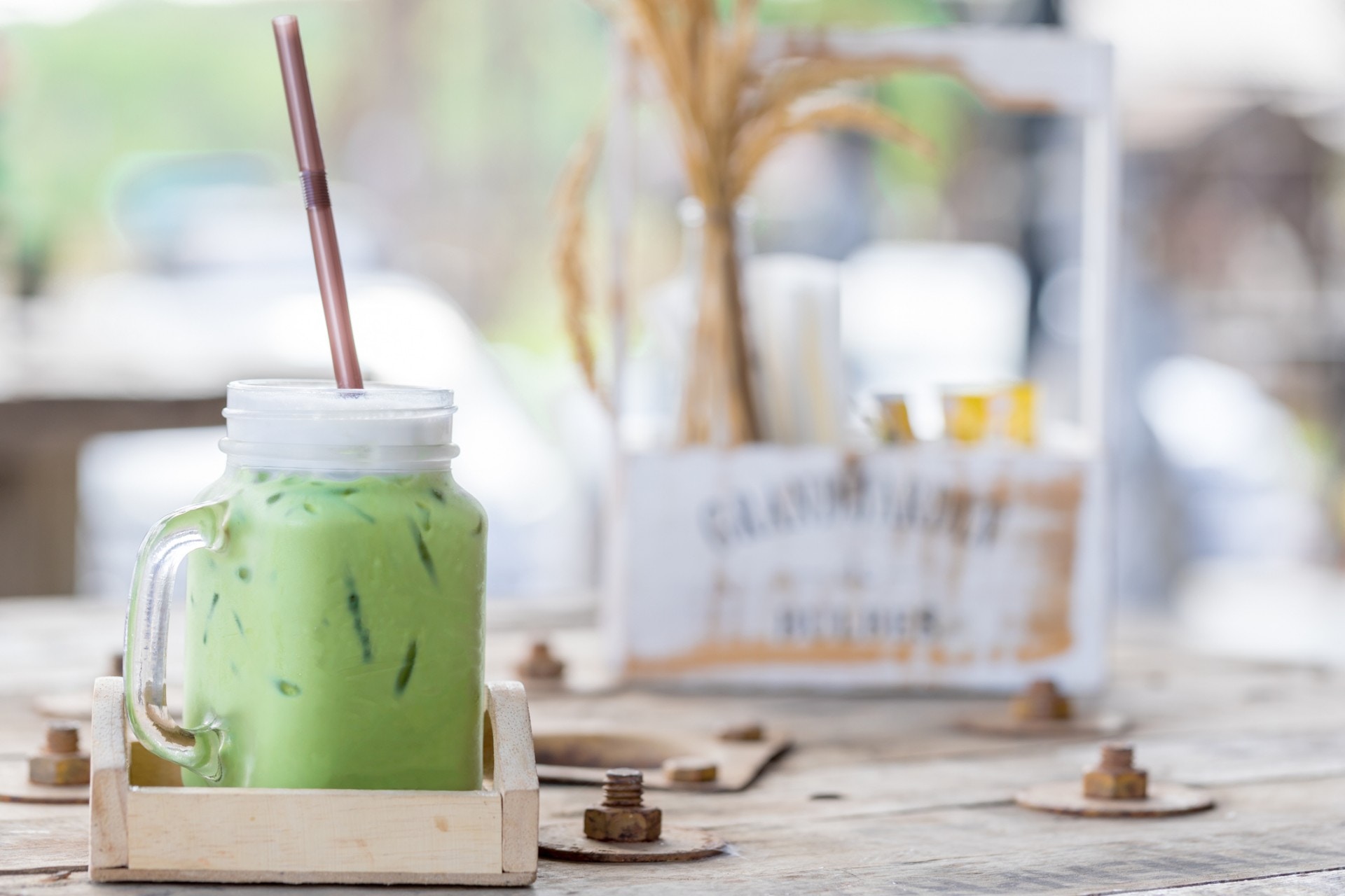 Matcha Latte有冷有熱，早上喝的話當然是暖笠笠的比較好，但記者個人就偏好凍飲。（GettyImages）