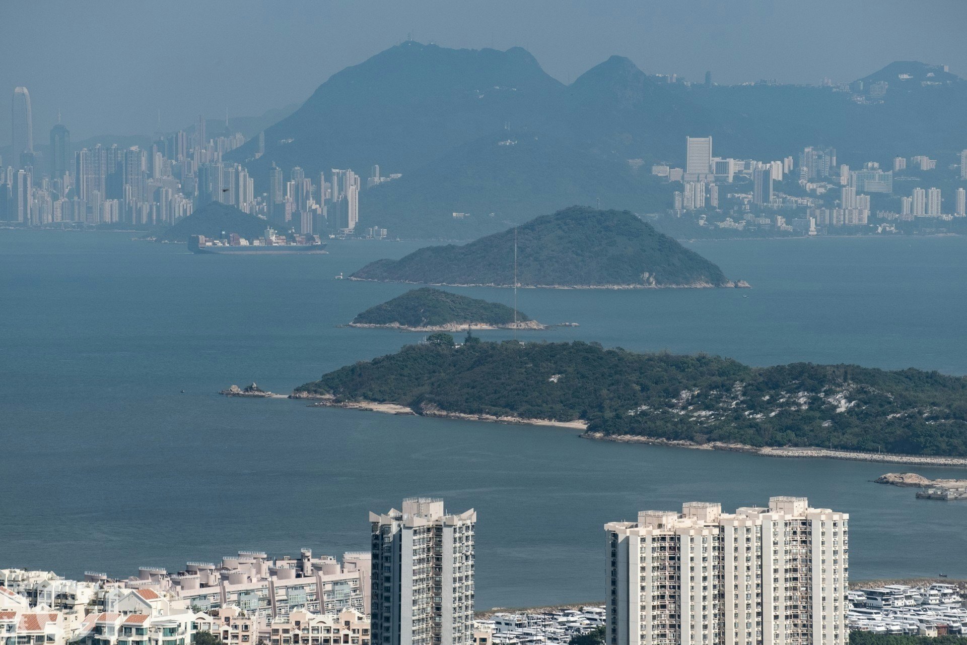 「明日大嶼願景」計劃主要是在港島至大嶼山之間的交椅洲海域填海。(資料圖片) 「明日大嶼願景」計劃主要是在港島至大嶼山之間的交椅洲海域填海。(資料圖片)