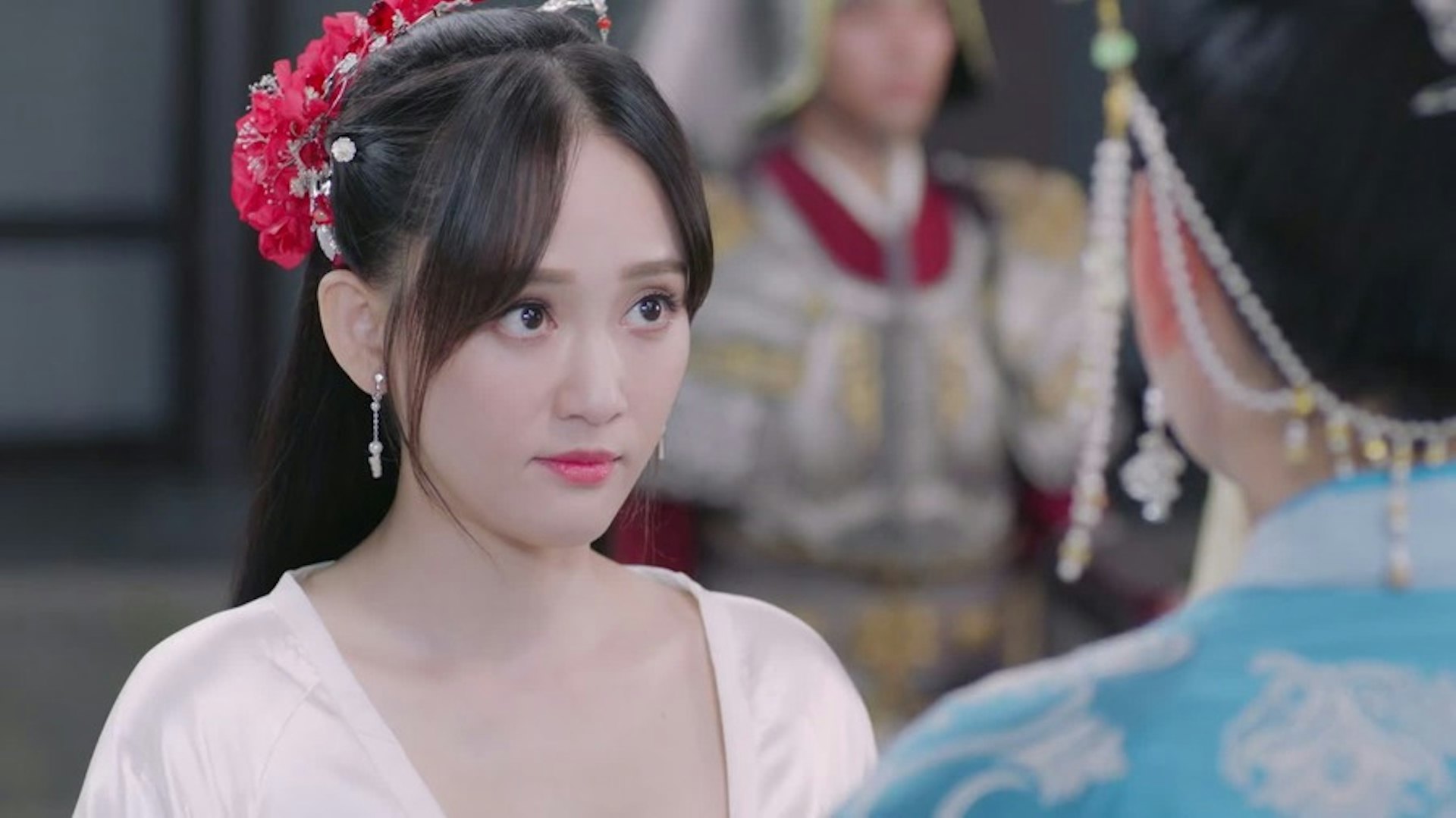 《獨孤皇后》無論從服飾、化妝、道具還是從劇情上來看,其實都不夠精緻。劇一經播出,便被觀眾指出,服裝和《錦繡未央》相撞,情節老套,畫面像「阿寶色」濾鏡(《獨孤皇后》劇照) 《獨孤皇后》無論從服飾、化妝、道具還是從劇情上來看,其實都不夠精緻。劇一經播出,便被觀眾指出,服裝和《錦繡未央》相撞,情節老套,畫面像「阿寶色」濾鏡(《獨孤皇后》劇照)