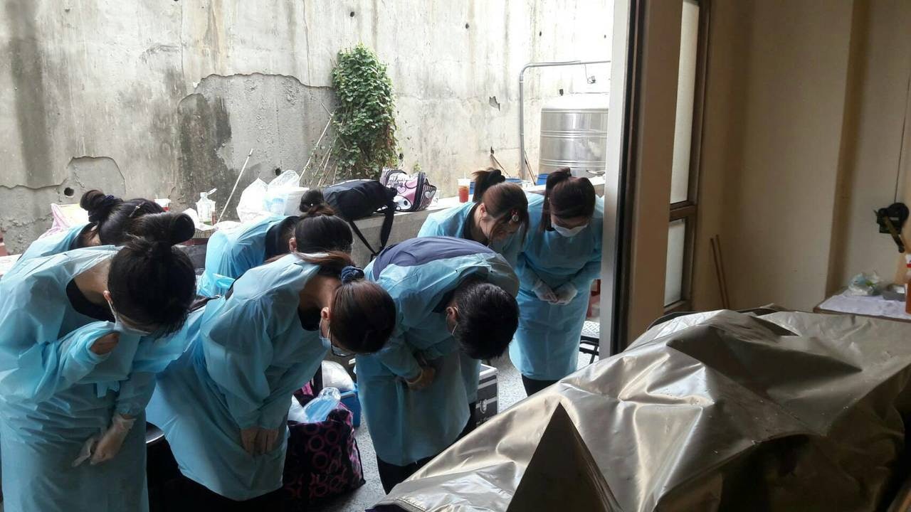遺體修復師義工團 免費修復碎屍焦屍腐屍 當作服侍至親 遺體修復師義工團 免費修復碎屍焦屍腐屍 當作服侍至親