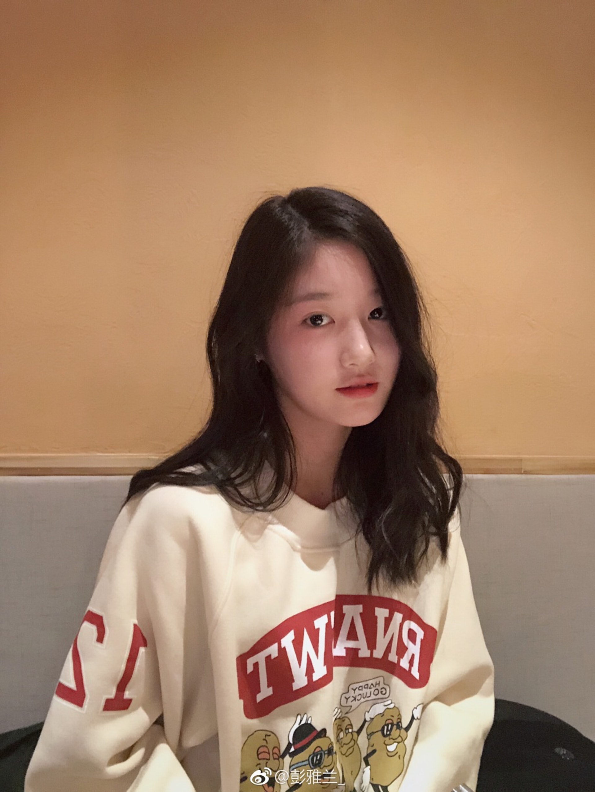 20歲的林真不時在微博上載生活照,粉絲人數近8.8萬人。(微博「林真Mandy」圖片) 20歲的林真不時在微博上載生活照,粉絲人數近8.8萬人。(微博「林真Mandy」圖片)