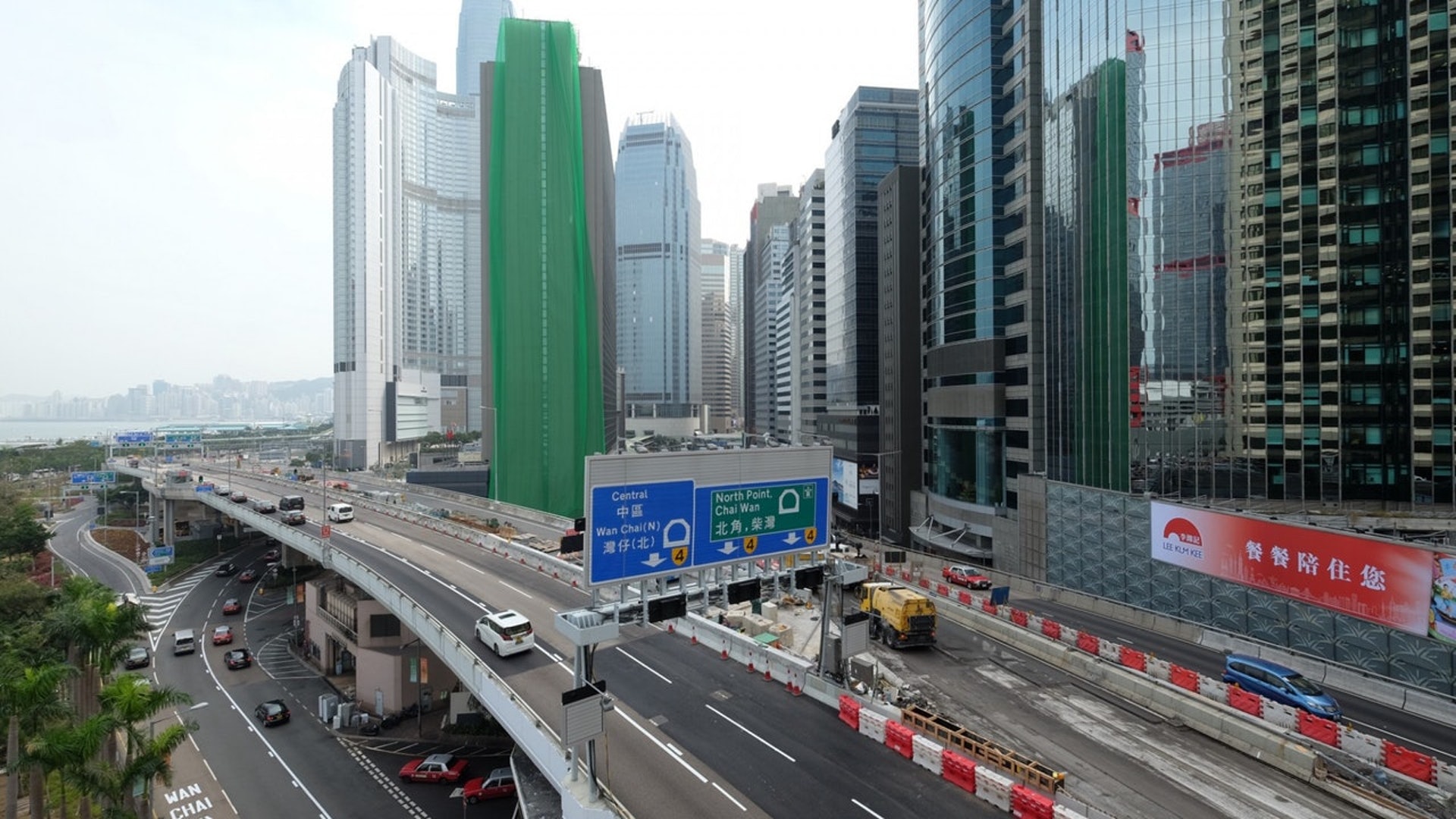 路政署早前表示,林士街天橋接駁工程已大致完成。(資料圖片) 路政署早前表示,林士街天橋接駁工程已大致完成。(資料圖片)