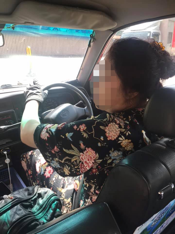 該男網民近昨日與家人乘搭了一架無牌的士，該大媽司機除了駕駛技術不濟，其間又不懂路去目的地。（fb群組「小心駕駛(討論別人駕駛態度)」圖片）