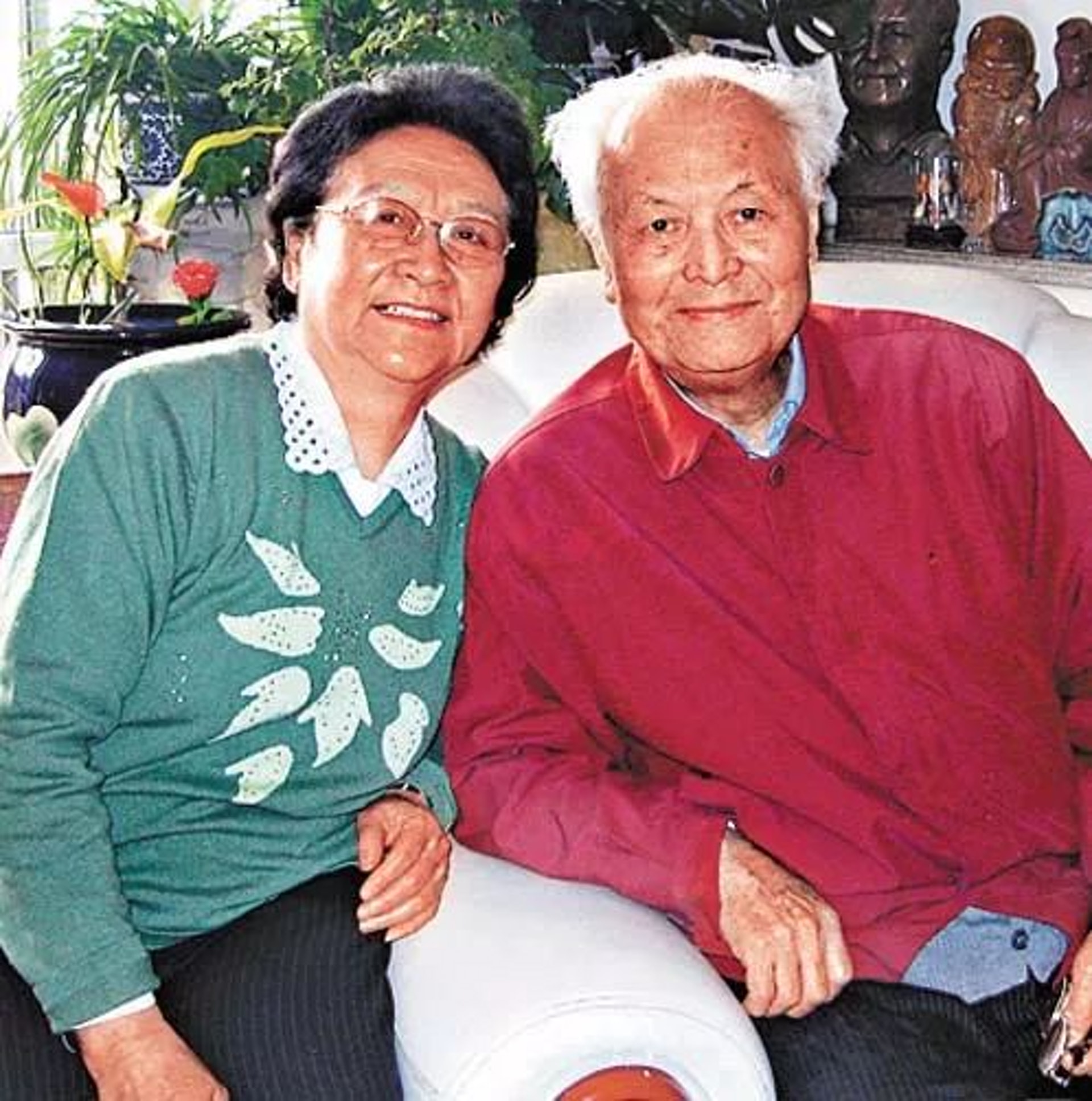 李銳與妻子張玉珍。(資料圖片)