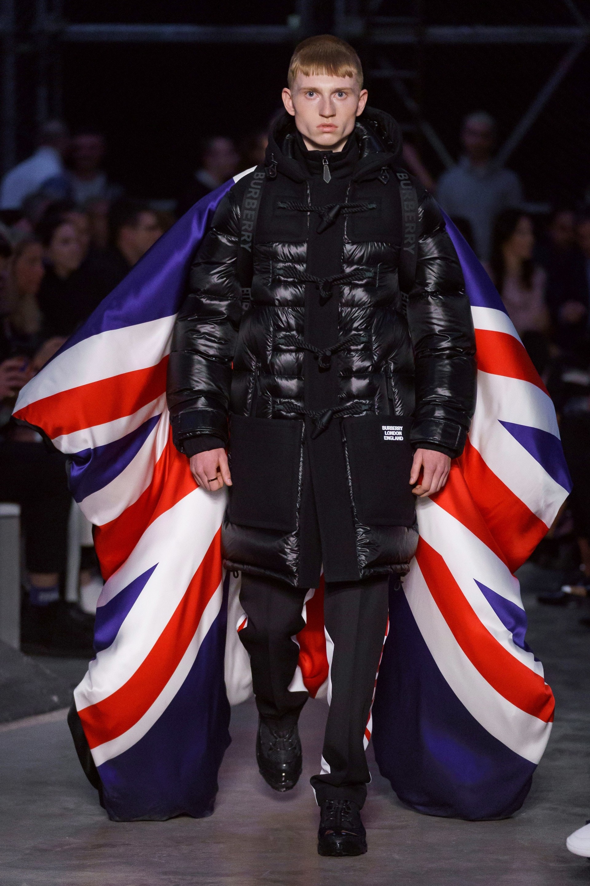 BURBERRY FW19】留歐脫歐狹縫中Riccardo Tisci街頭與高貴共存