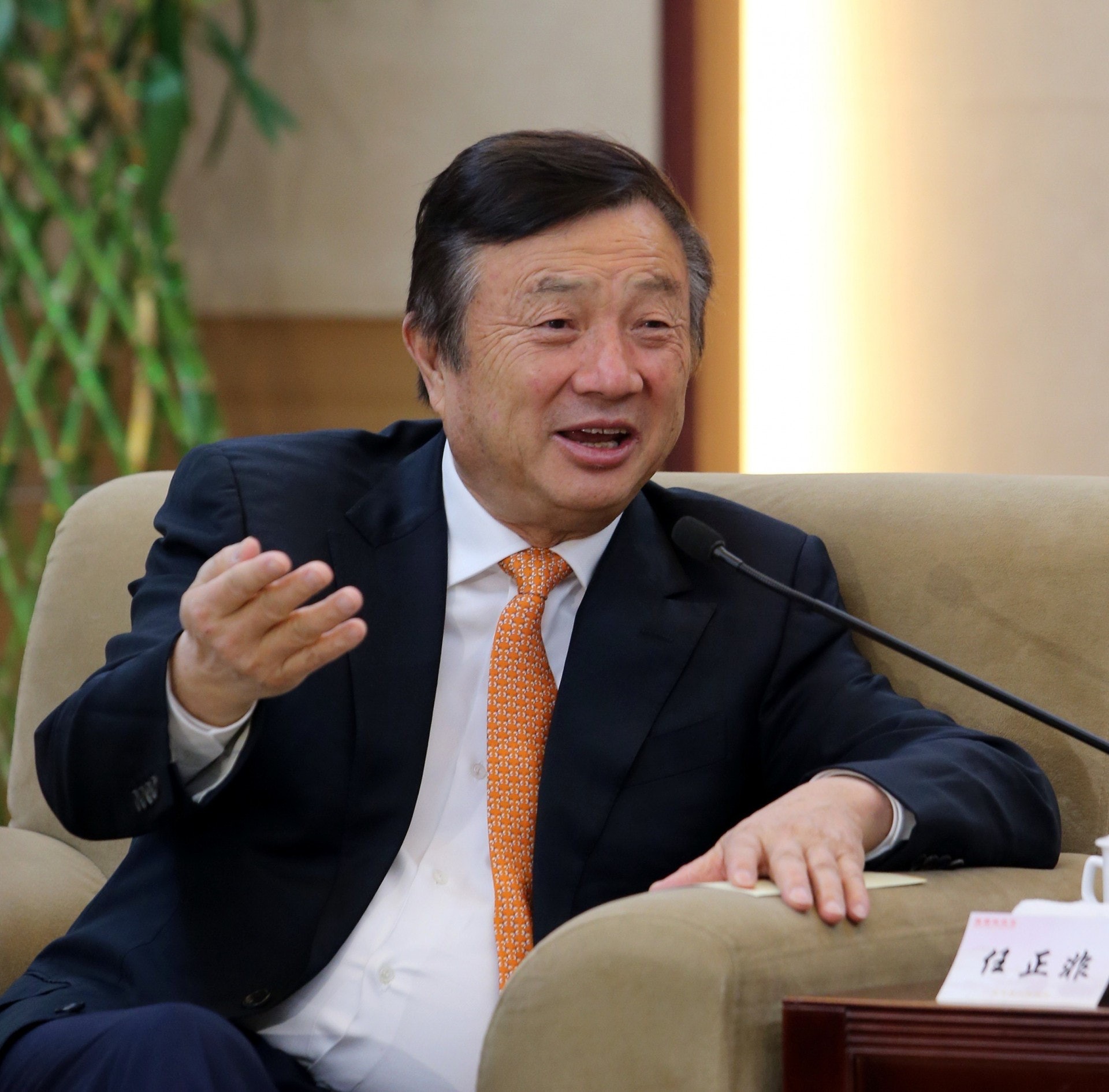 任正非表示,「任何困難都阻止不了我們前進,也許極端困難的外部條件,把我們逼得更團結,把我們逼得更先進,更受客戶喜歡」。(資料圖片)