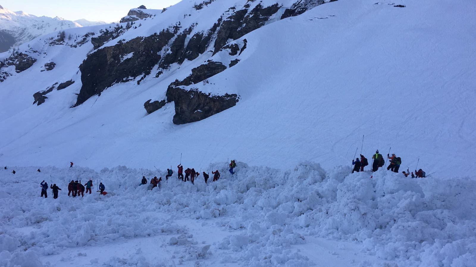 瑞士阿爾卑斯山滑雪場雪崩4人獲救傳十多人被困