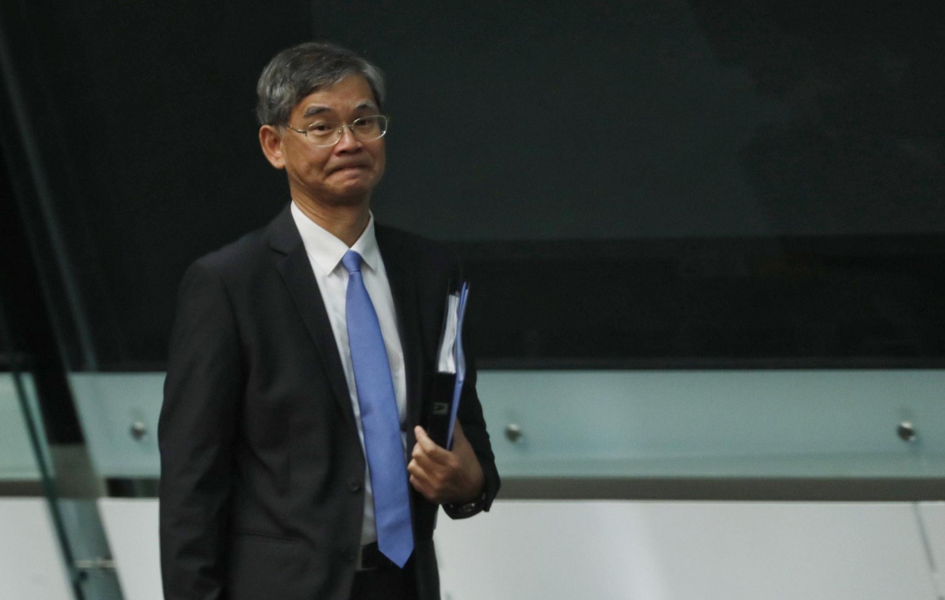 羅致光曾為立法會議員,現則以局長身份出席立法會會議。(資料圖片/余俊亮攝) 羅致光曾為立法會議員,現則以局長身份出席立法會會議。(資料圖片/余俊亮攝)