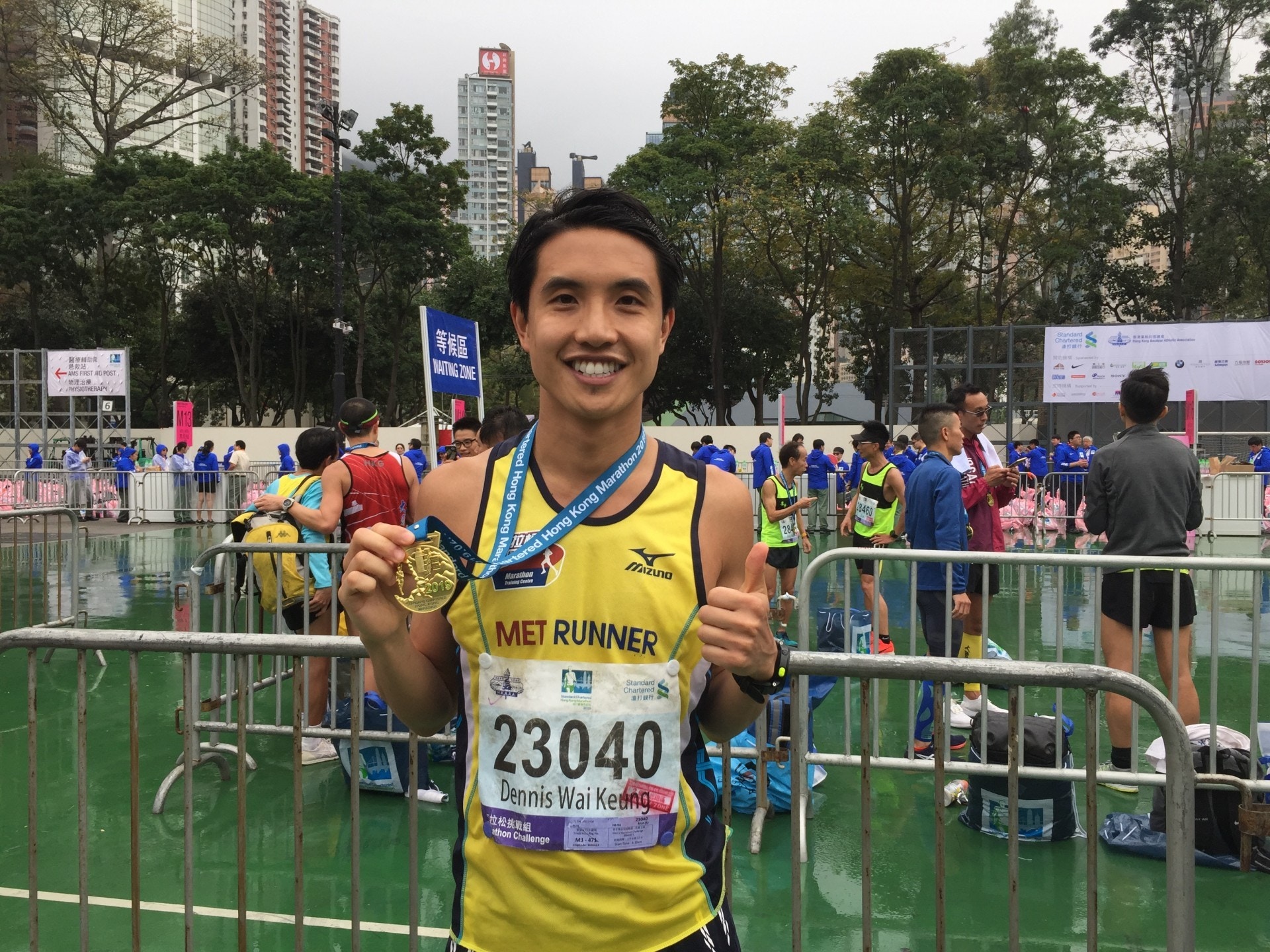 渣打馬拉松：呂偉強與「259」小隊一擊掌勝過千言萬語【渣馬千金先生】