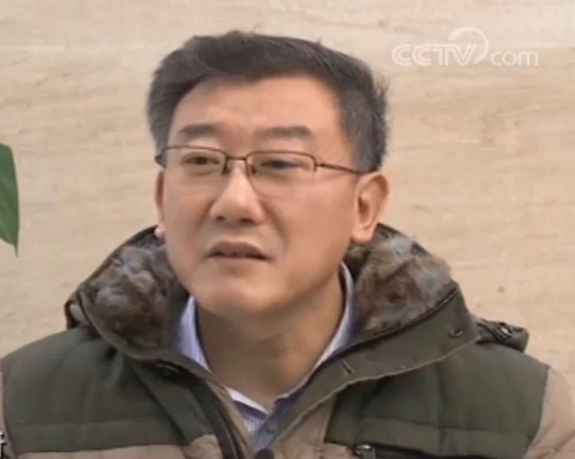 王林清接受央视新闻电视采访，承认自己偷拿卷宗，一为洩愤，二为阻止别人办案。（CCTV影片截图）
